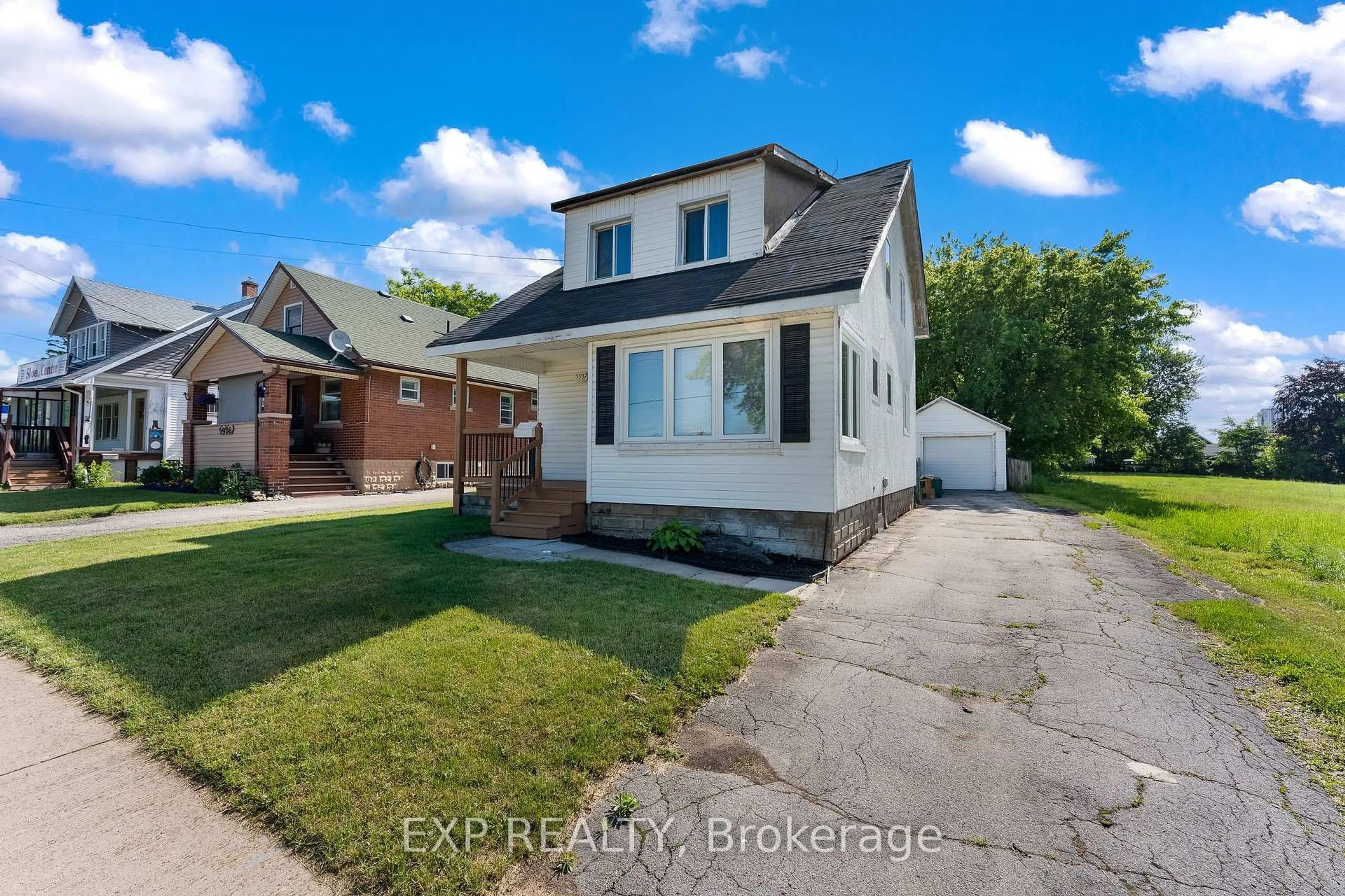 A pic from outside/outdoor area/front of a property/back of a property/a pic from drone, street for 5932 Carlton Ave, Niagara Falls Ontario L2G 5J5
