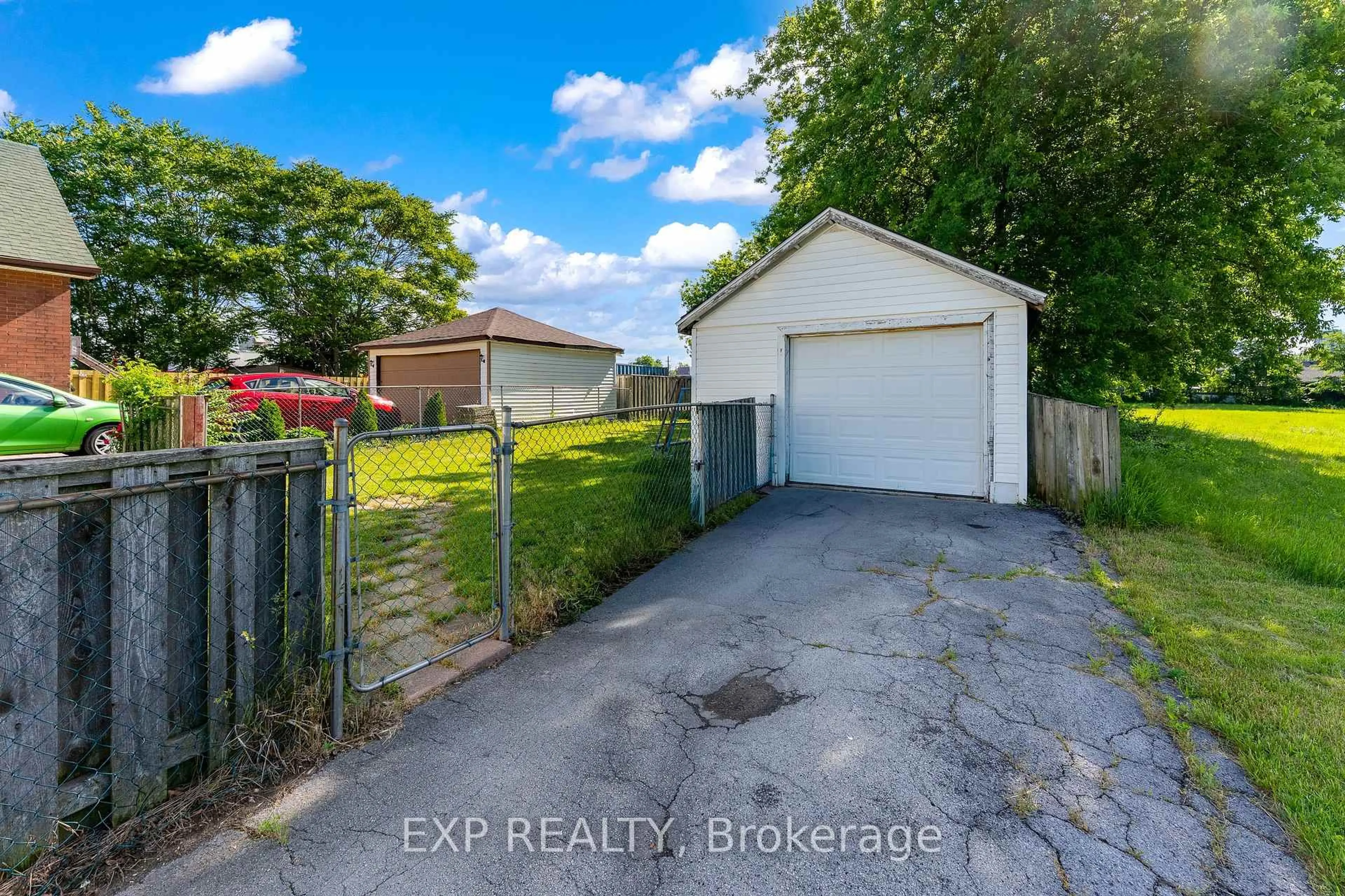 A pic from outside/outdoor area/front of a property/back of a property/a pic from drone, street for 5932 Carlton Ave, Niagara Falls Ontario L2G 5J5