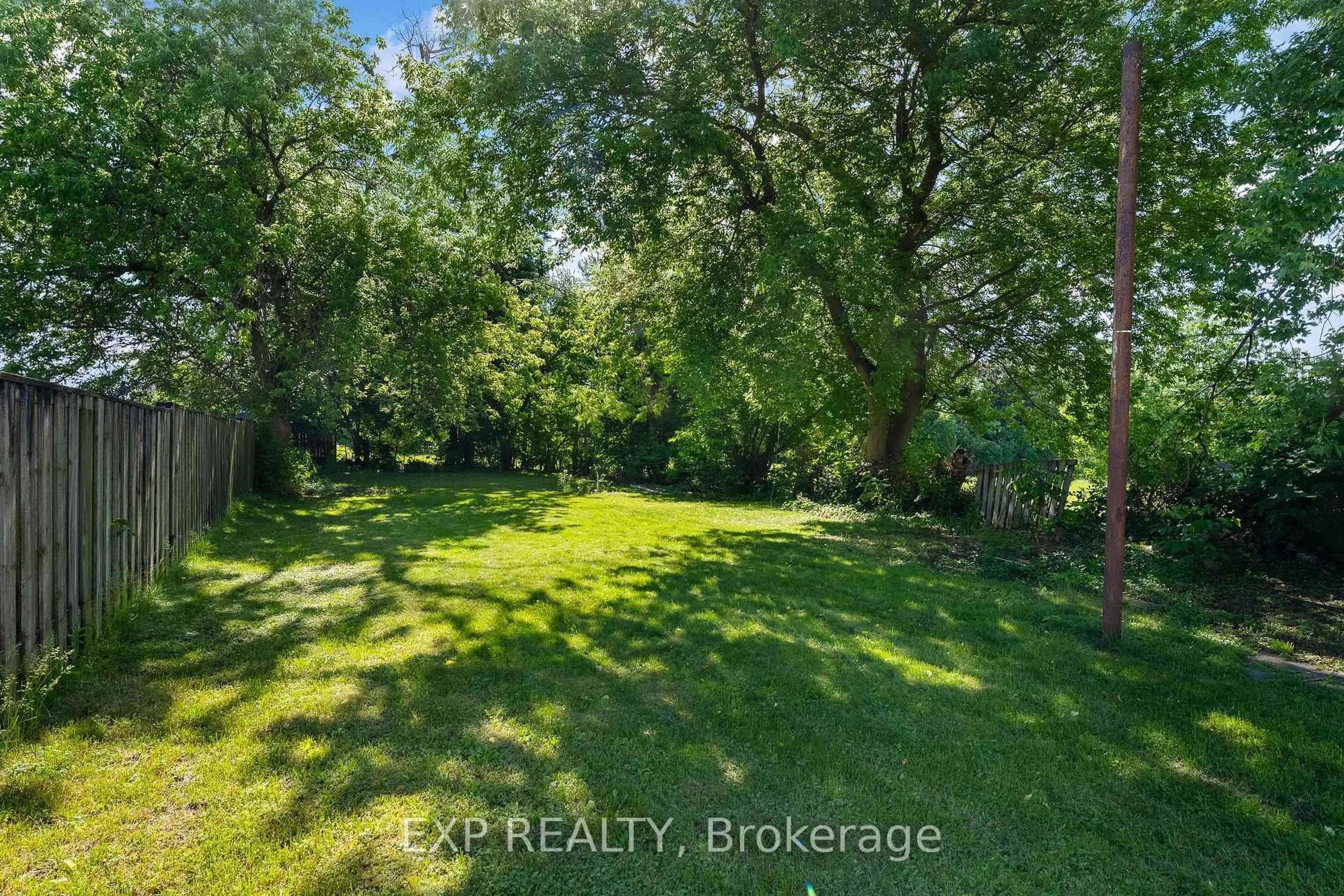 A pic from outside/outdoor area/front of a property/back of a property/a pic from drone, forest/trees view for 5932 Carlton Ave, Niagara Falls Ontario L2G 5J5