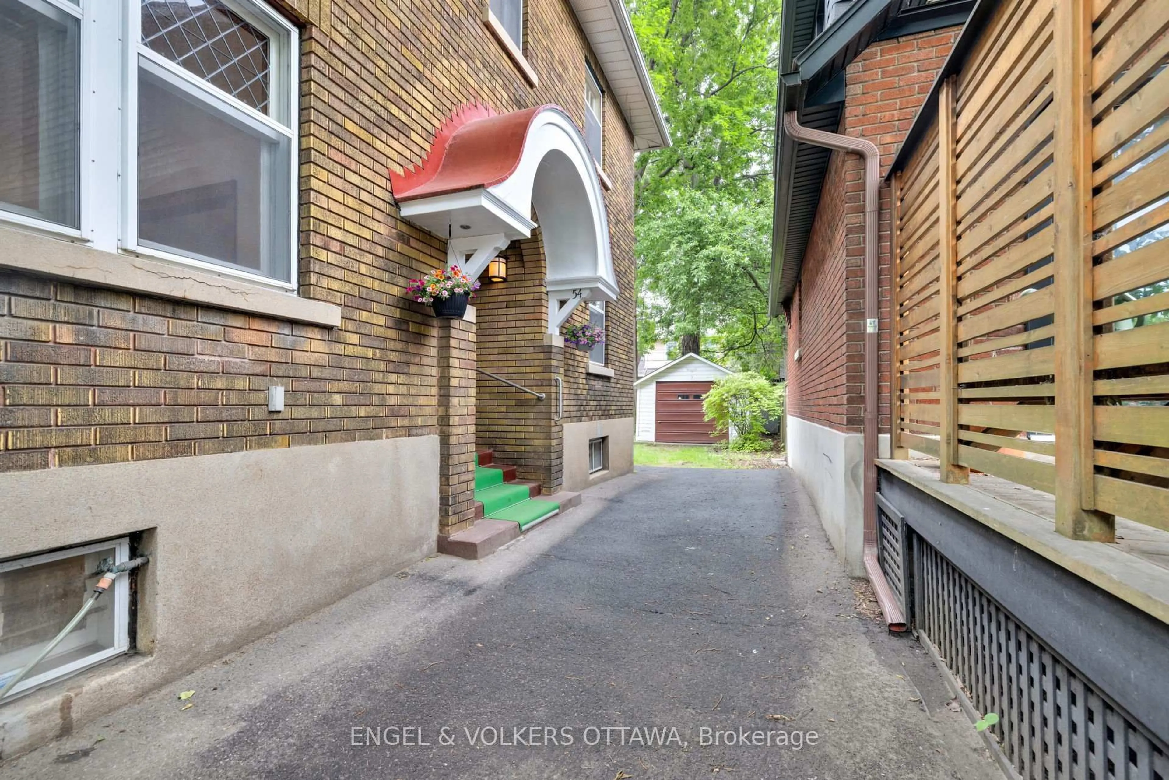 Unknown for 54 Glendale Ave, Ottawa Ontario K1S 1W4