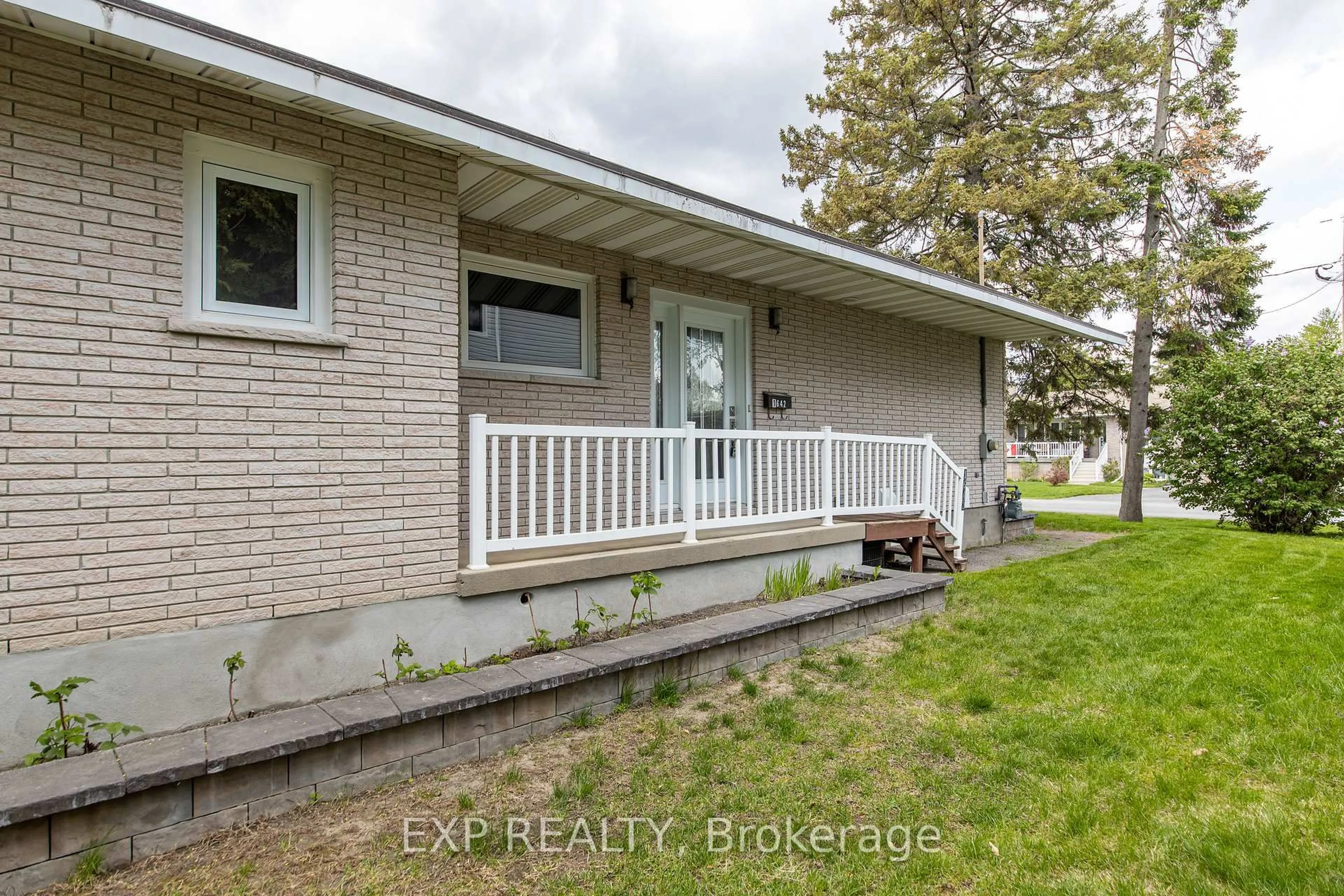 Unknown for 1642 Valmarie Ave, Ottawa Ontario K2C 1W1