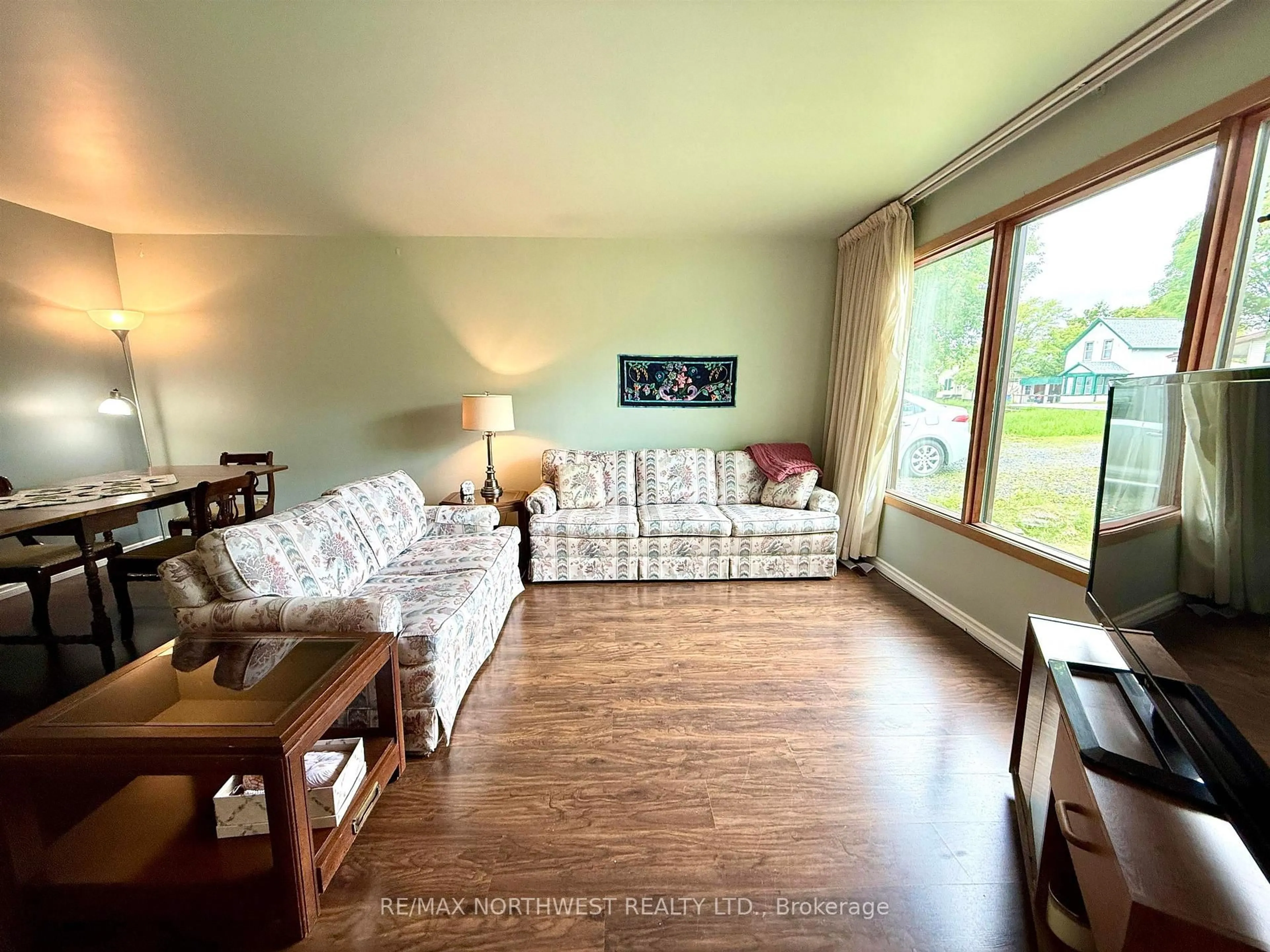 Unknown for 913 Park Street, Kenora Ontario P9N 1B8
