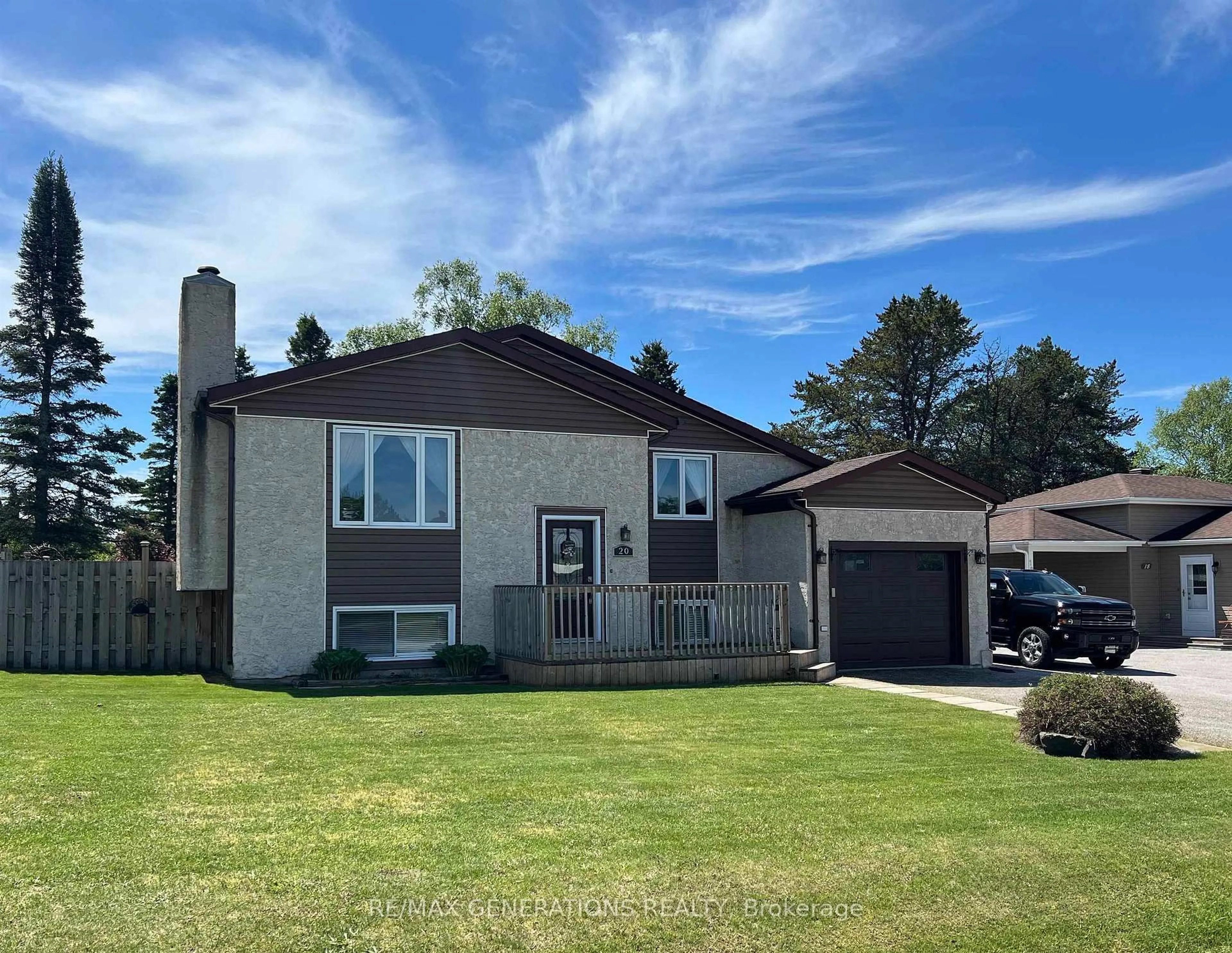 Home with vinyl exterior material, street for 20 Bastedo Cres, Marathon Ontario P0T 2E0