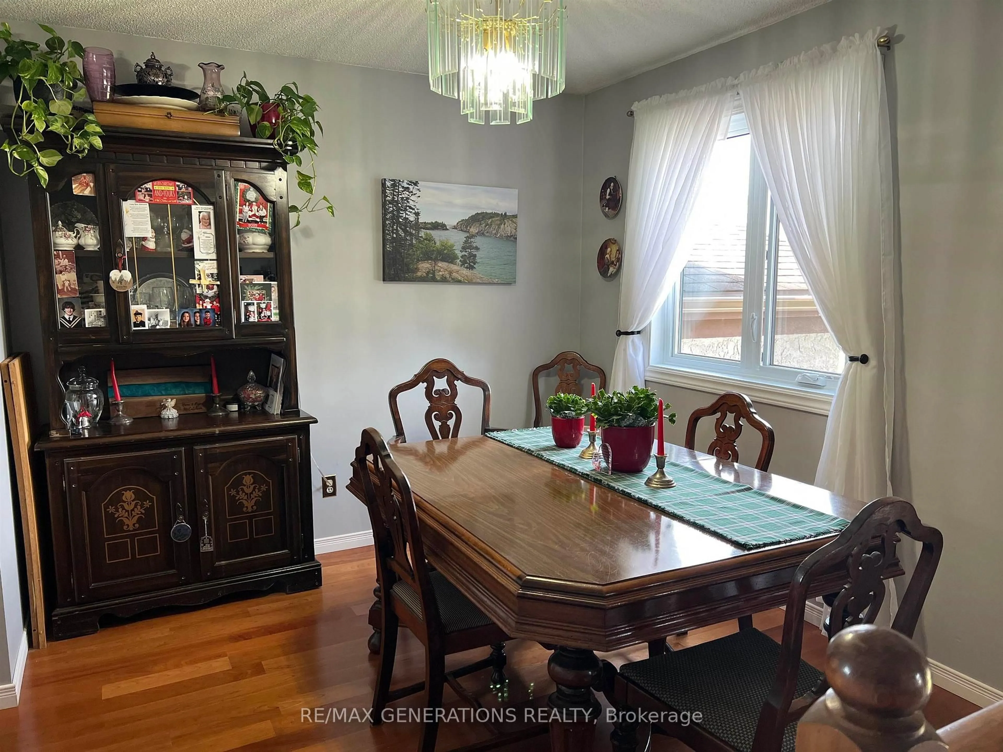 Dining room, wood/laminate floor for 20 Bastedo Cres, Marathon Ontario P0T 2E0