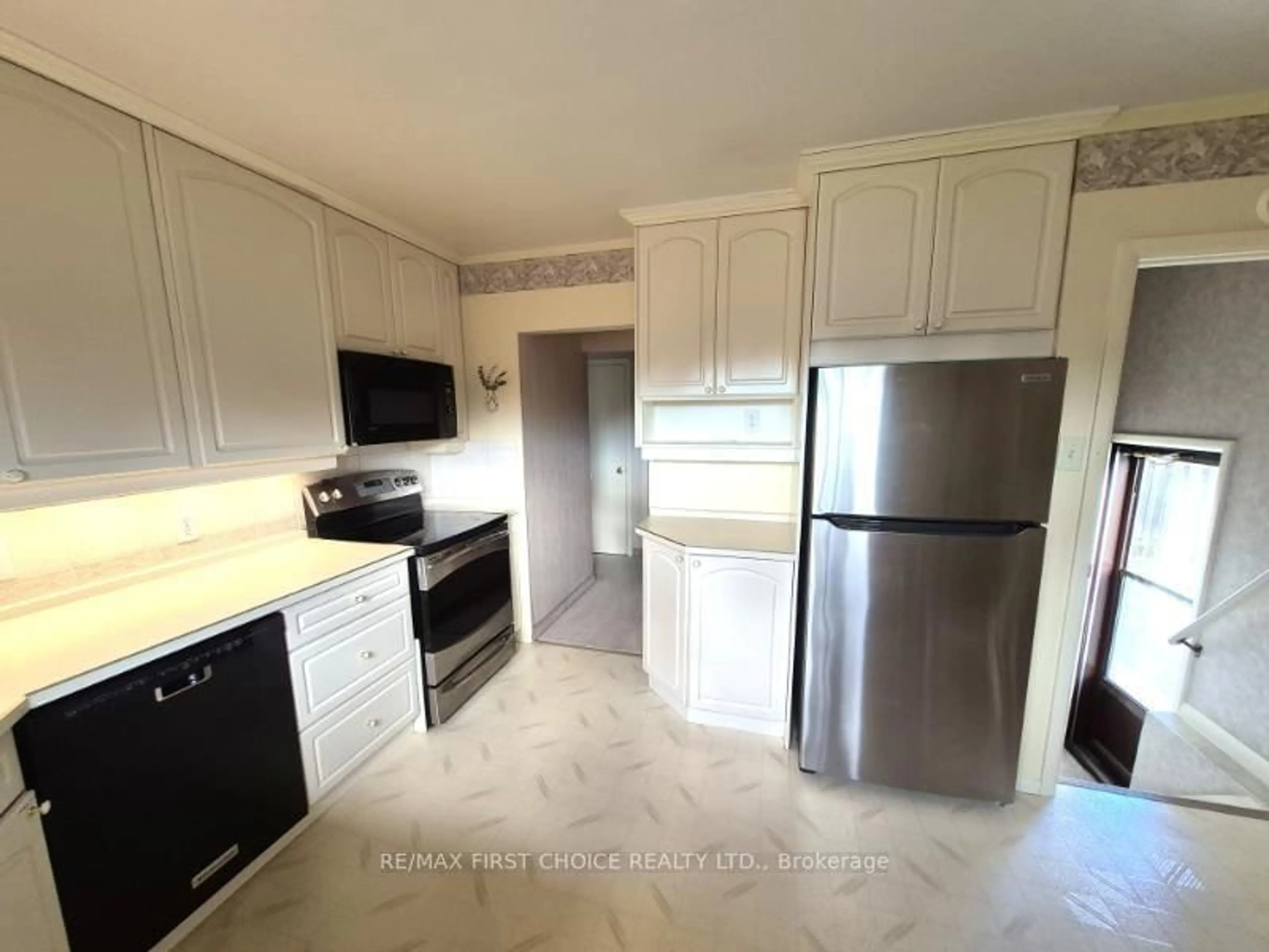 Unknown for 219 Maplewood St, Thunder Bay Ontario P7C 4N3