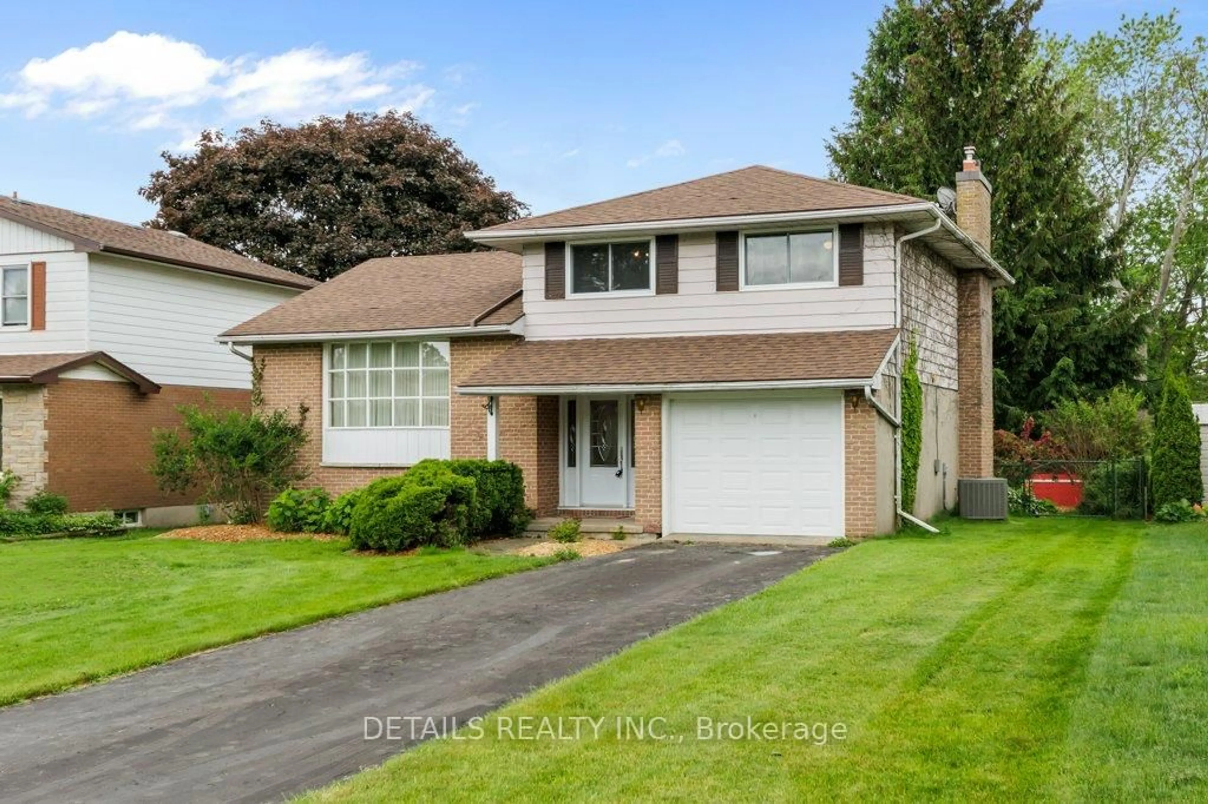 Home with vinyl exterior material, street for 899 Percy Cres, Kingston Ontario K7M 4P3