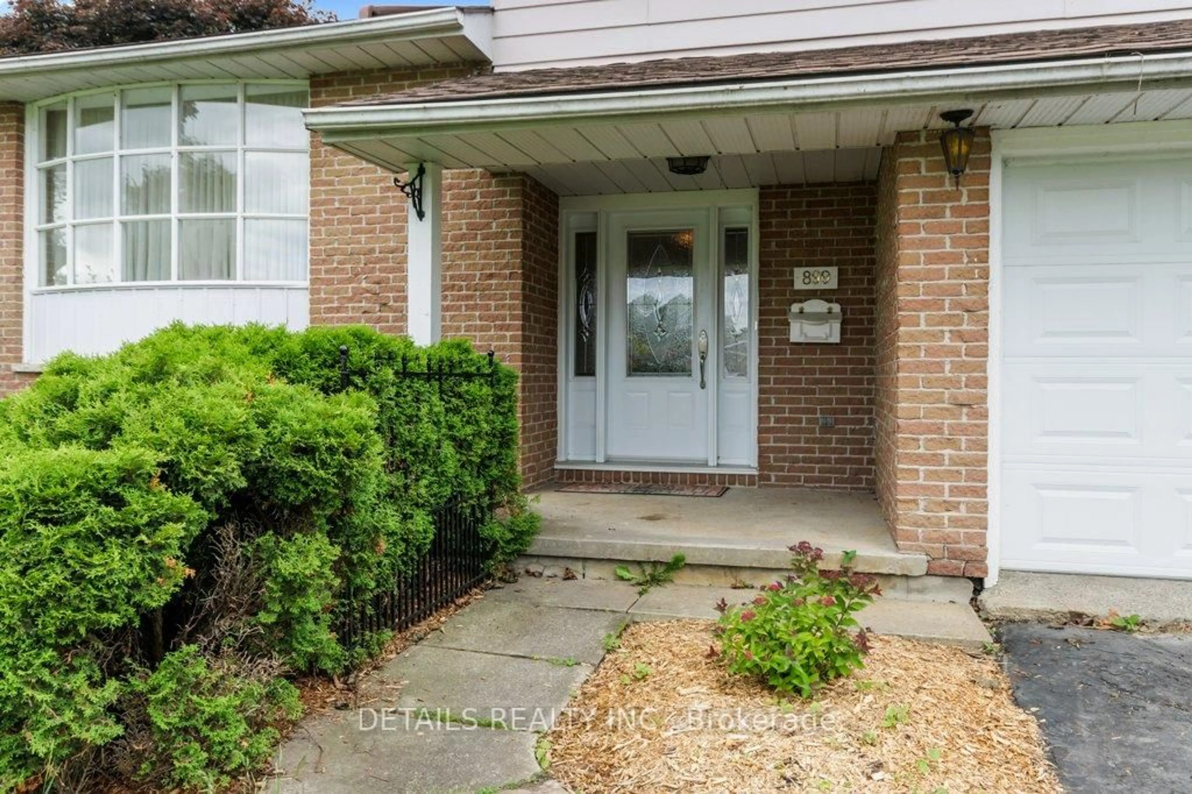 Indoor entryway for 899 Percy Cres, Kingston Ontario K7M 4P3