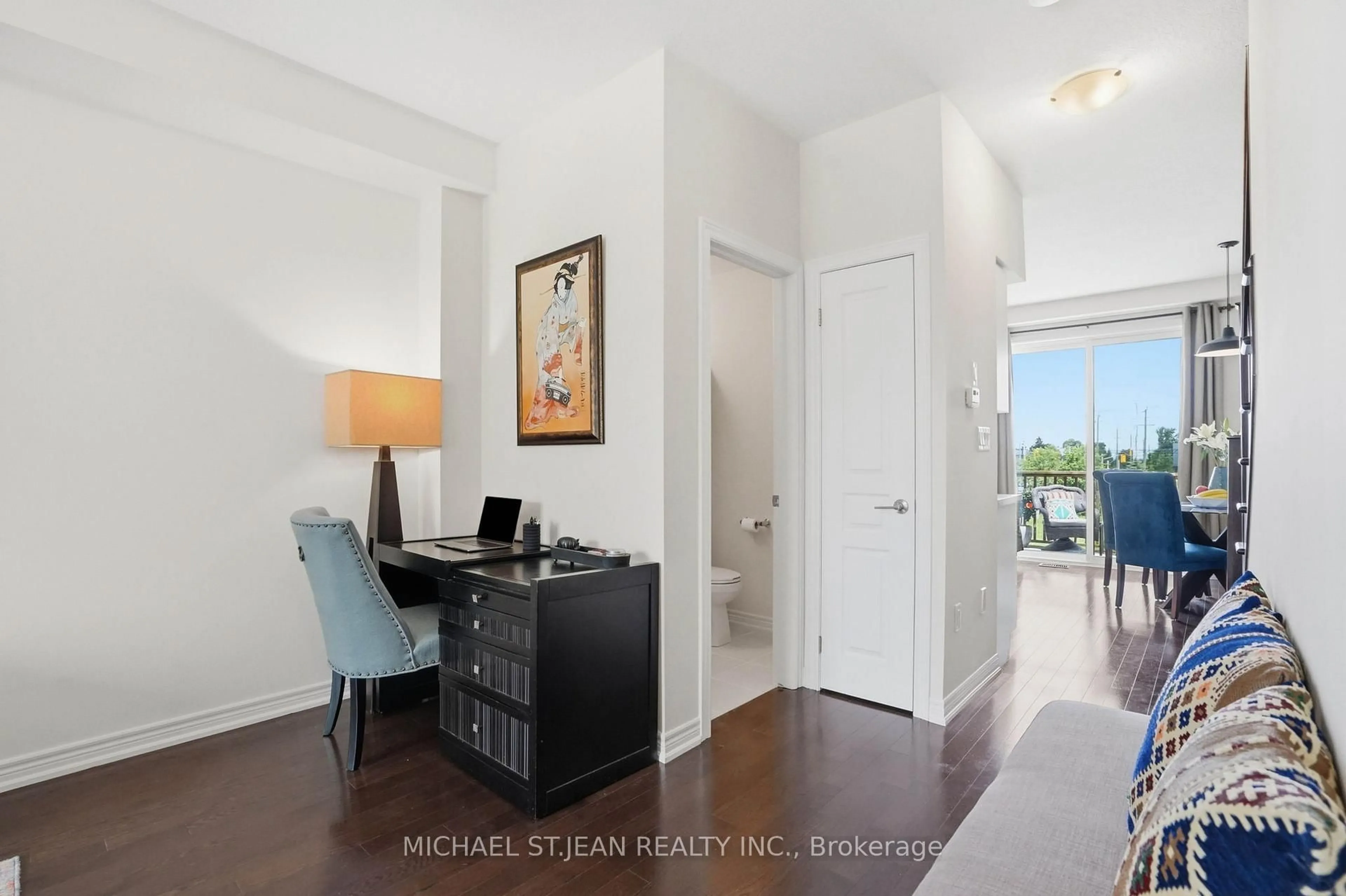 Indoor entryway for 1890 Rymal Rd #81, Hamilton Ontario L0R 1P0