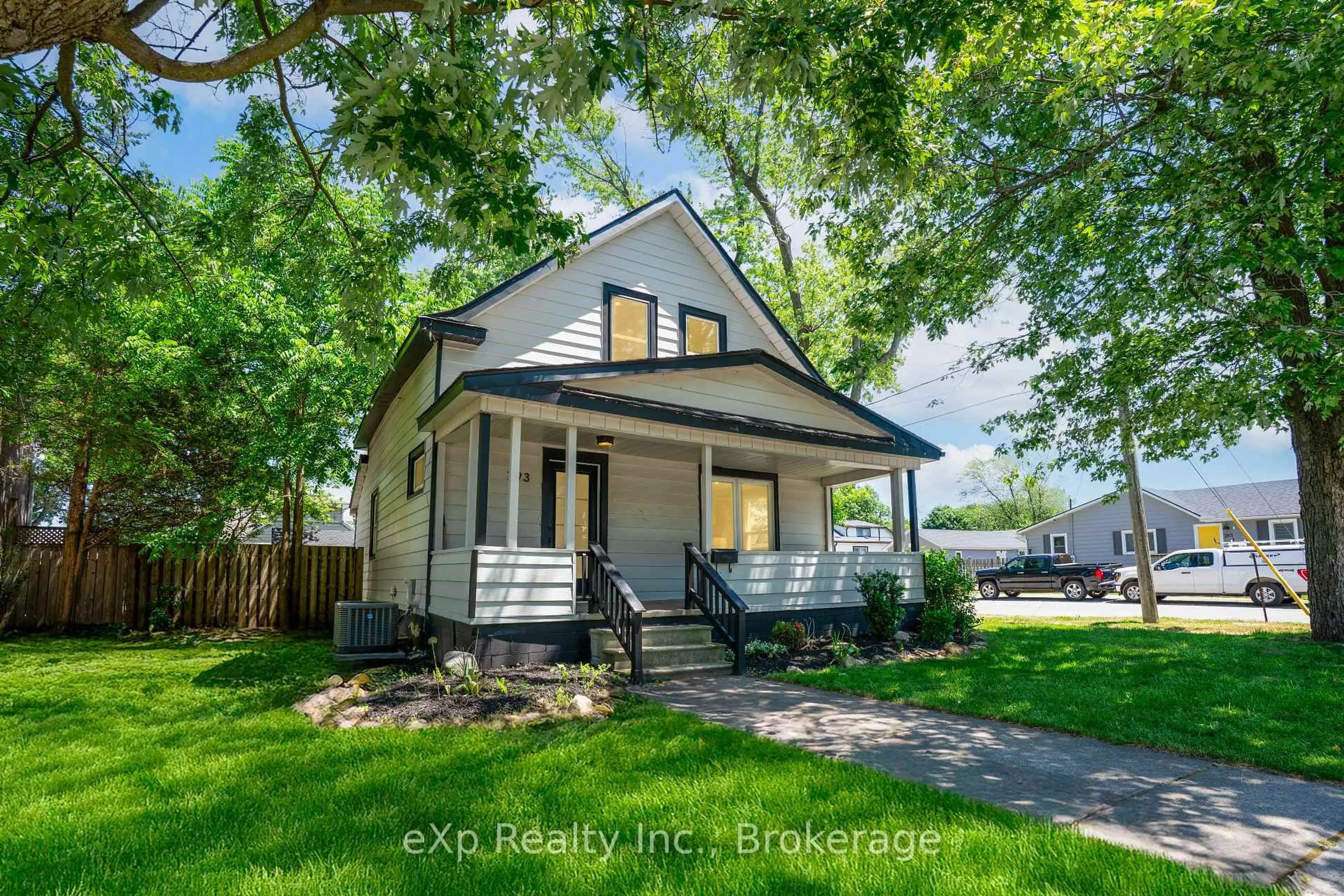 Home with vinyl exterior material, street for 793 Steele St, Port Colborne Ontario L3K 4Z5