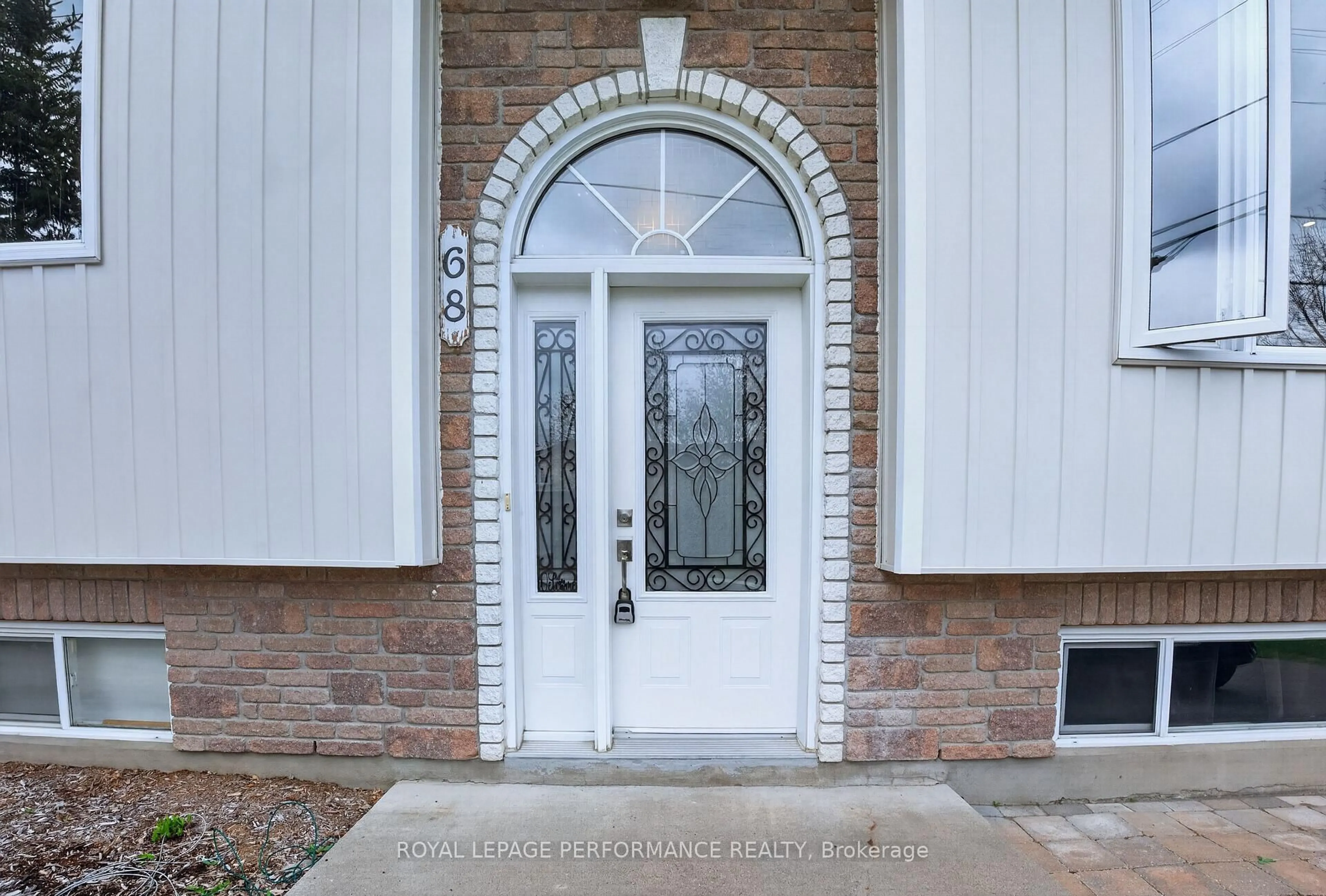 Indoor entryway for 68 Lafleche Blvd, Casselman Ontario K0A 1M0