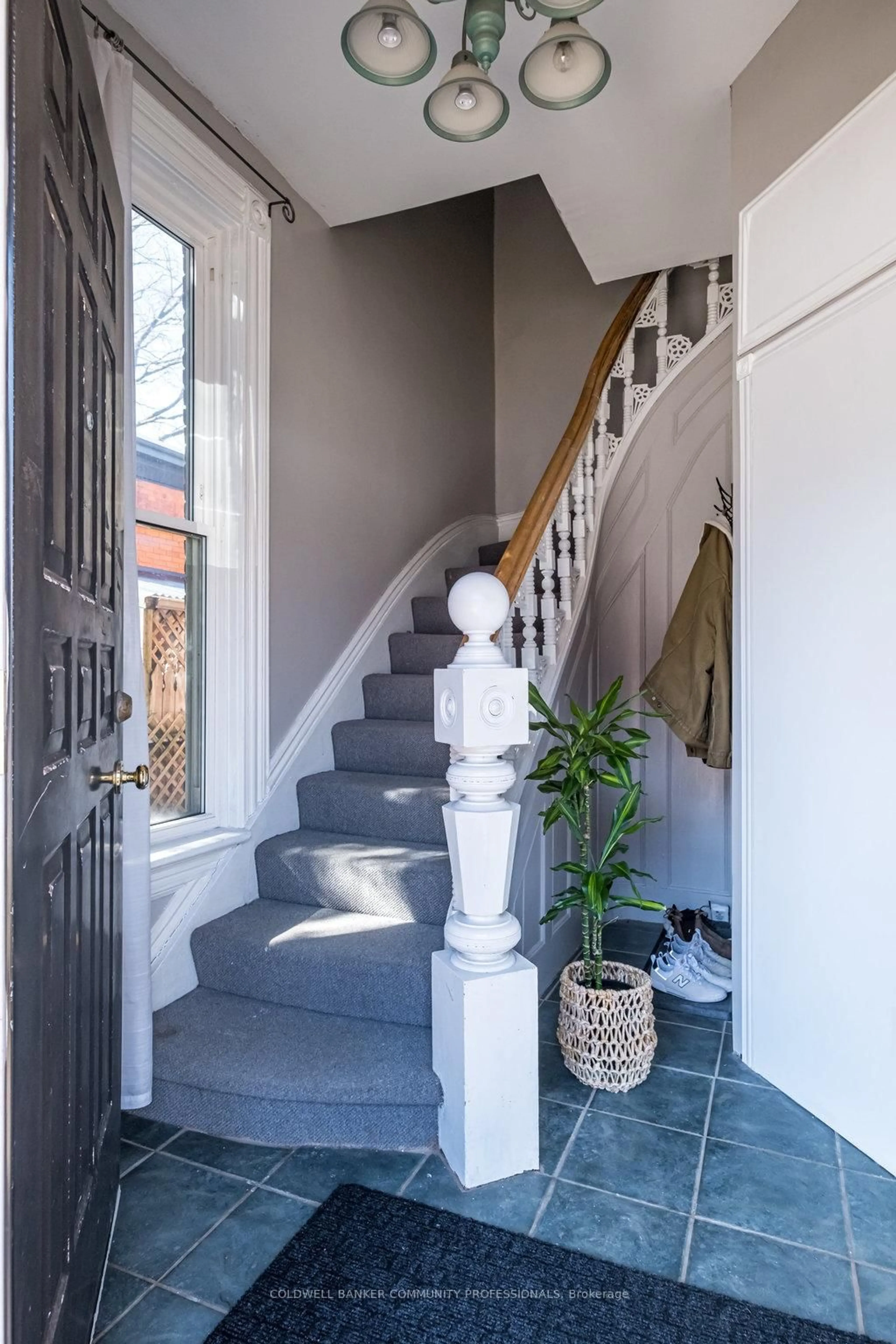 Unknown for 270 Queen St, Hamilton Ontario L8P 3T3