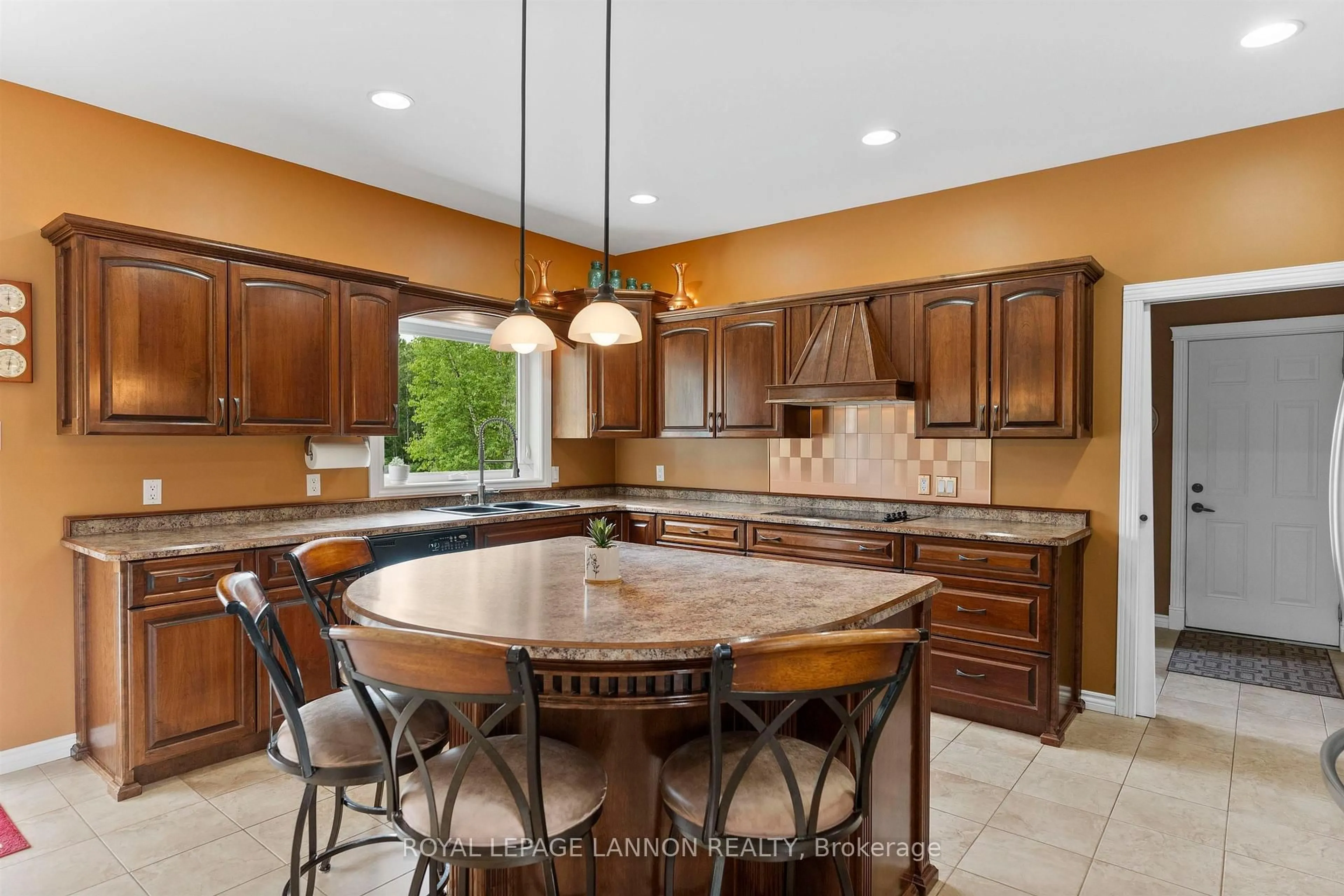 Open concept kitchen, ceramic/tile floor for 566 Calvert Rd, Oliver Paipoonge Ontario P0T 2G0