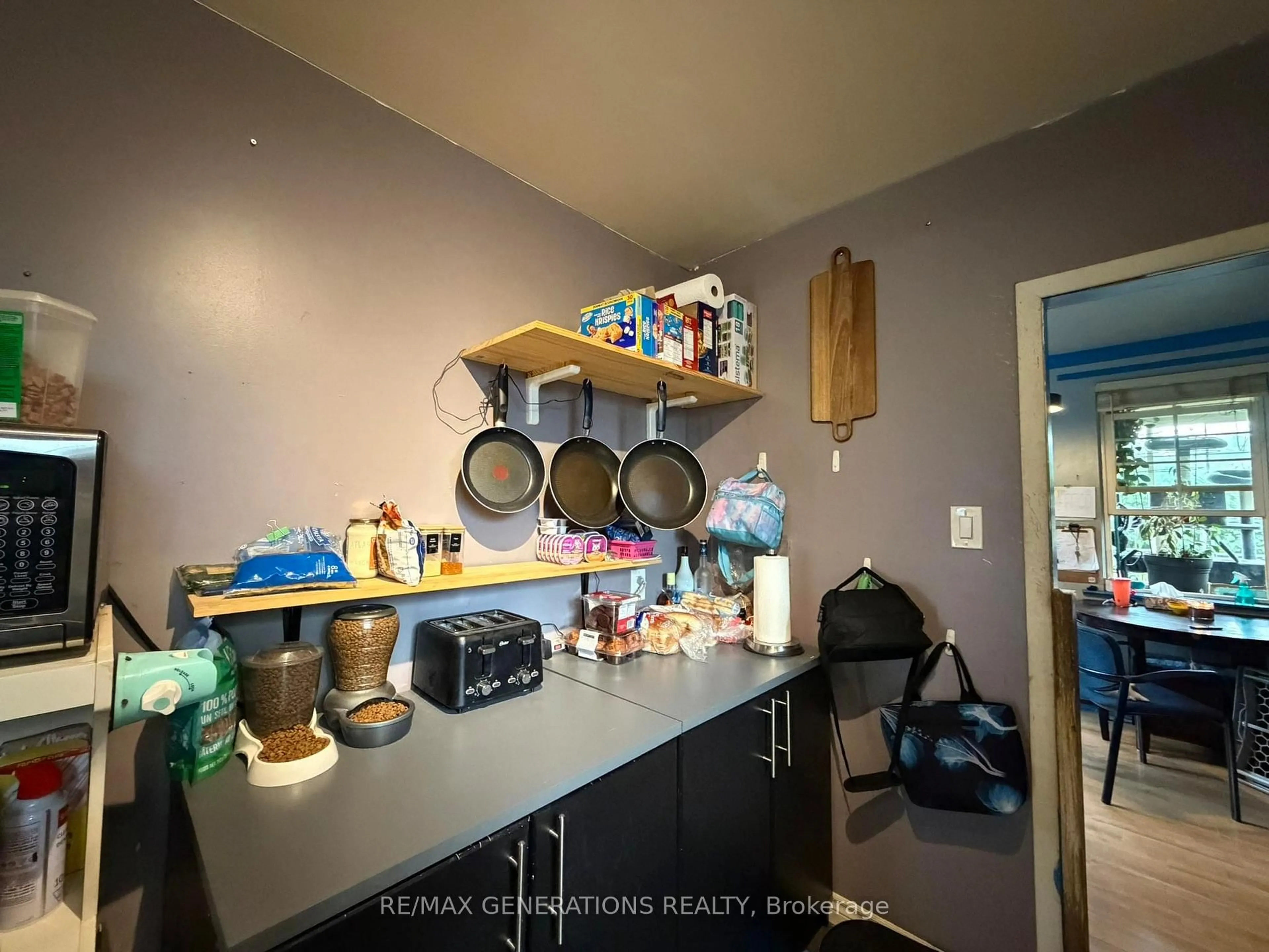 Standard kitchen, unknown for 444 McKellar St, Thunder Bay Ontario P7C 4A1