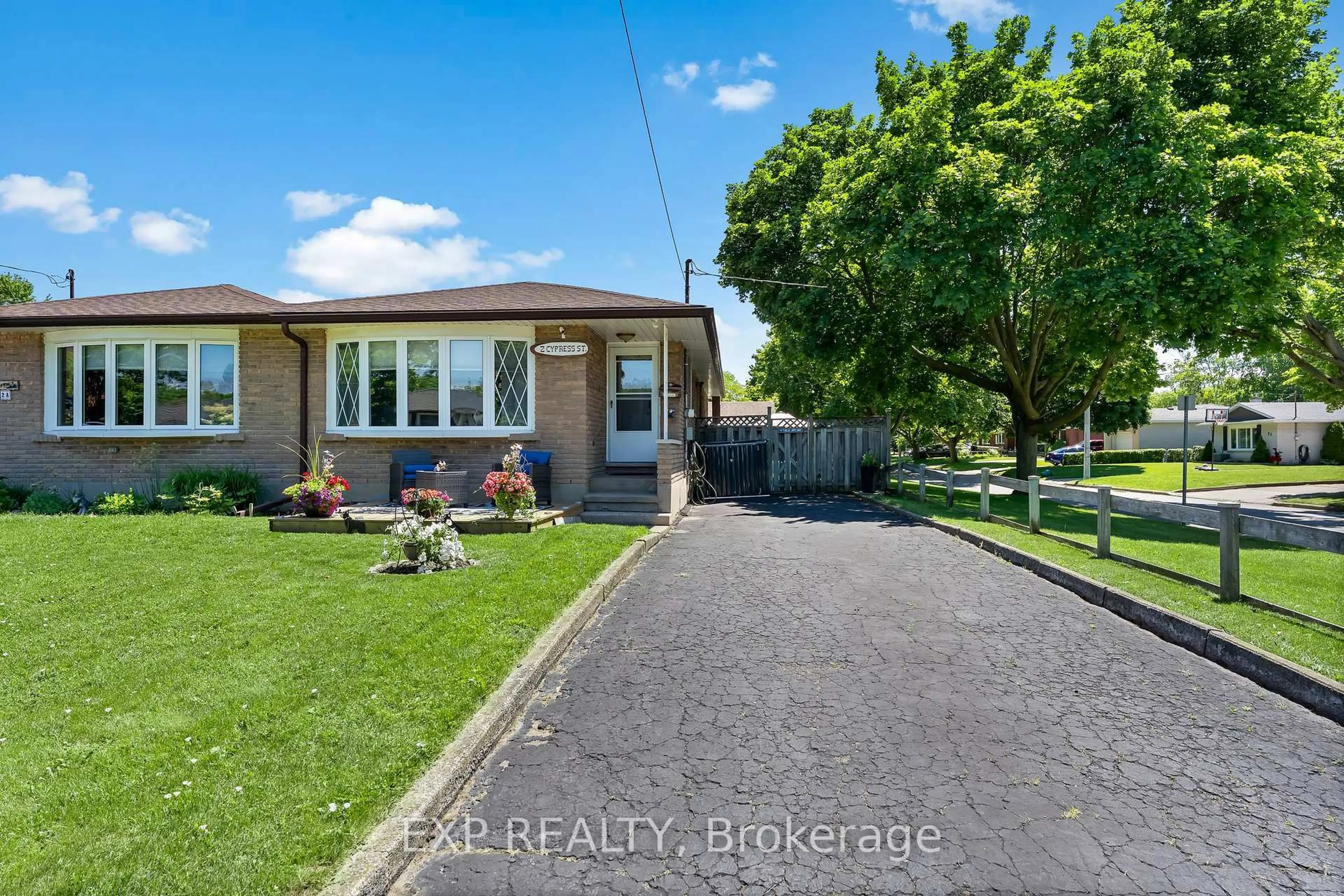 A pic from outside/outdoor area/front of a property/back of a property/a pic from drone, street for 2 Cypress St, St. Catharines Ontario L2N 4L9