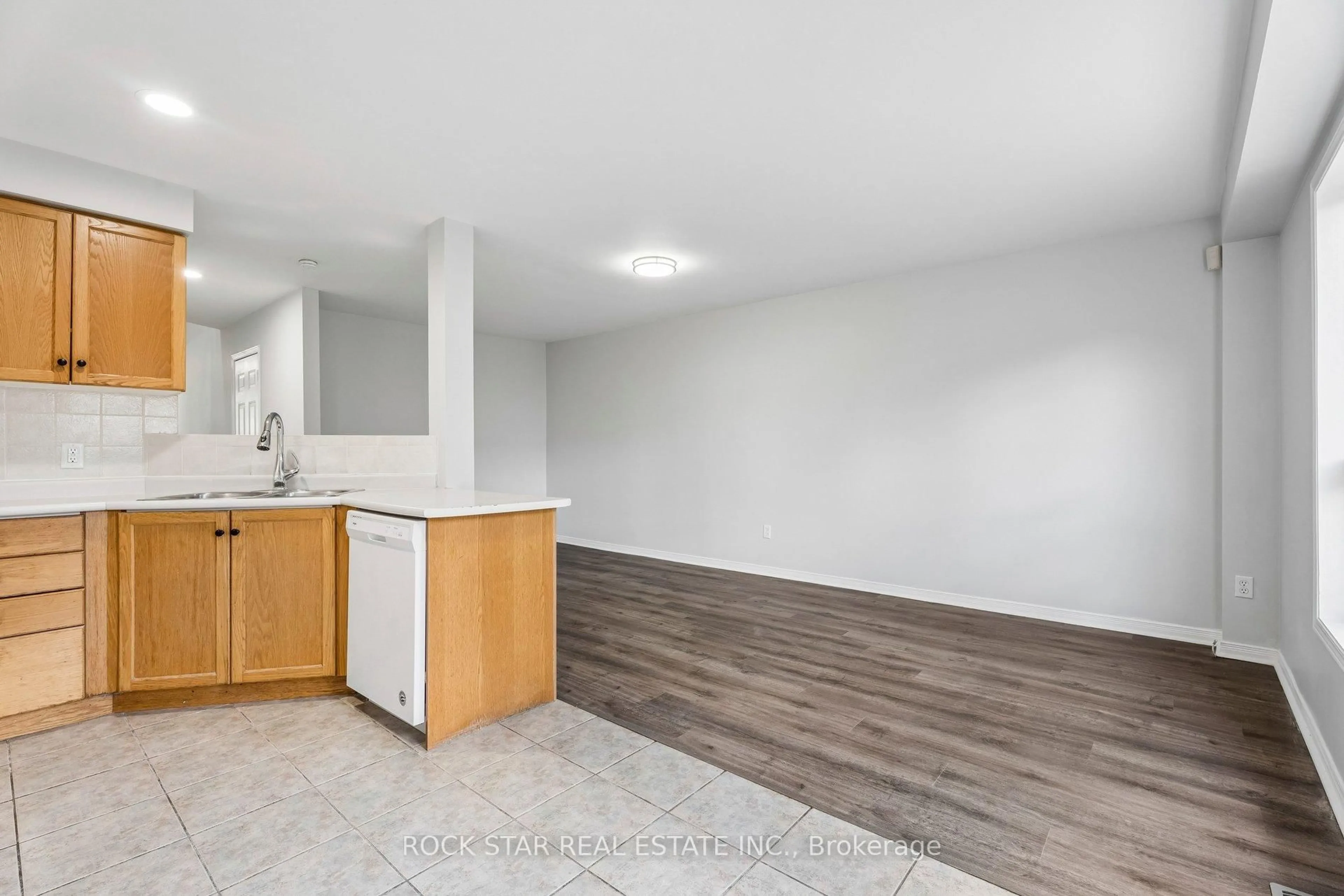 A pic of a room for 1860 Upper Gage Ave #3, Hamilton Ontario L8W 3Y6