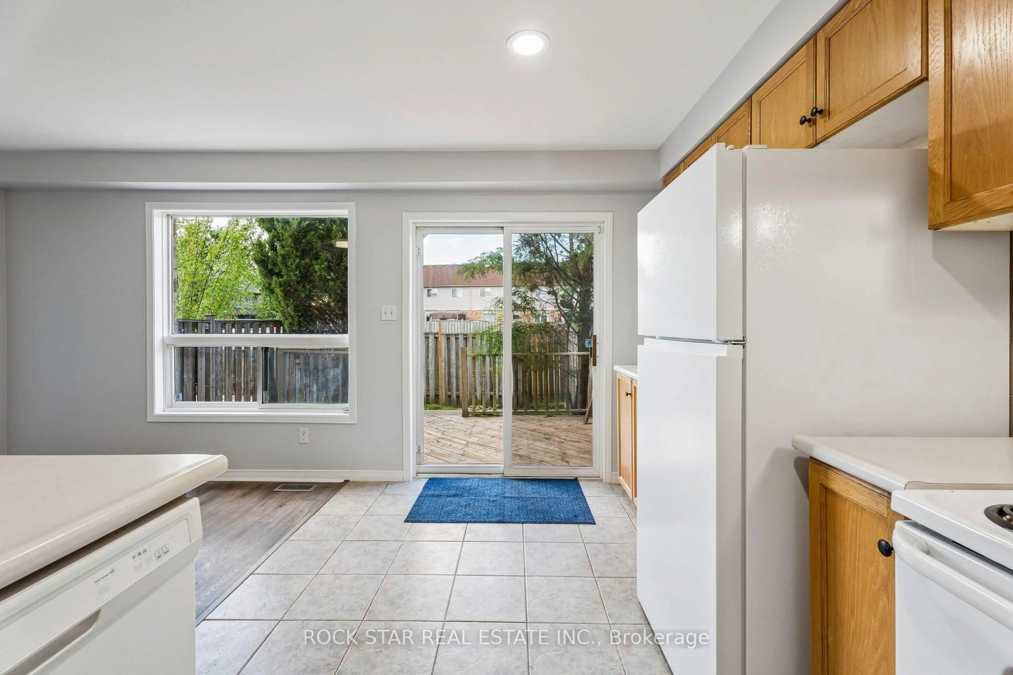 Unknown for 1860 Upper Gage Ave #3, Hamilton Ontario L8W 3Y6