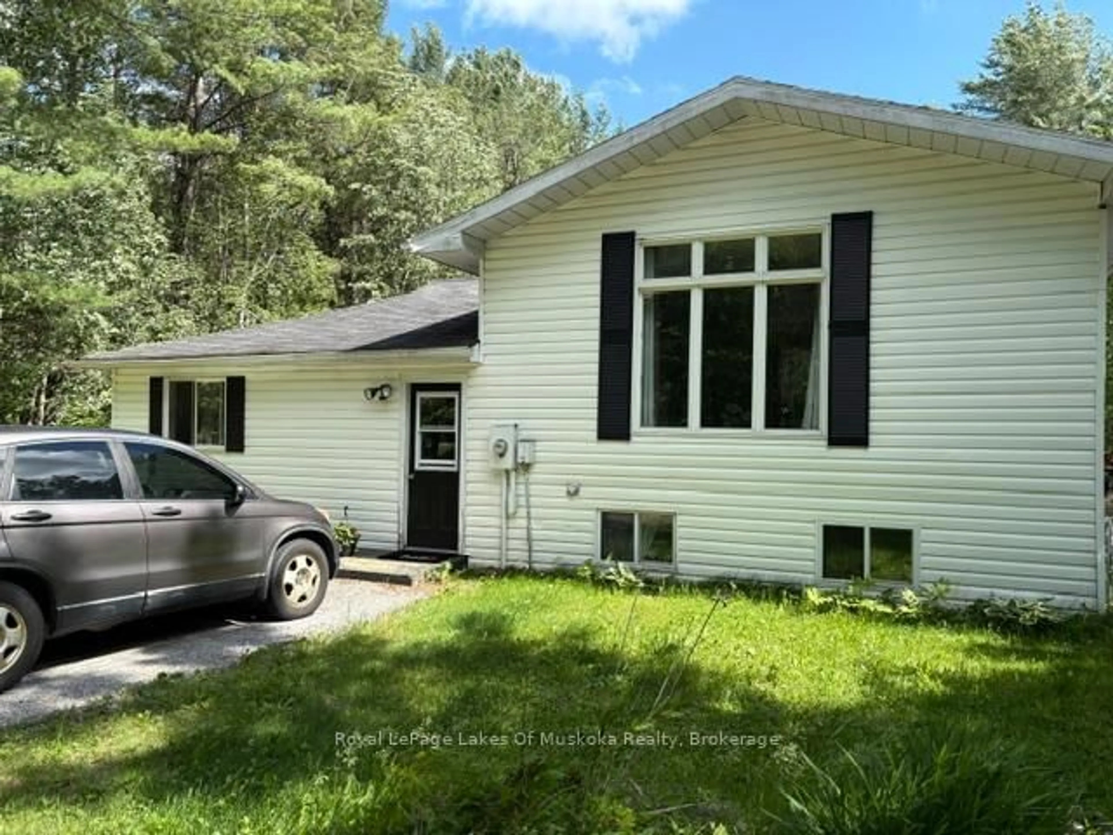 Home with vinyl exterior material, unknown for 95 Clearwater Lake Rd, Huntsville Ontario P0B 1L0