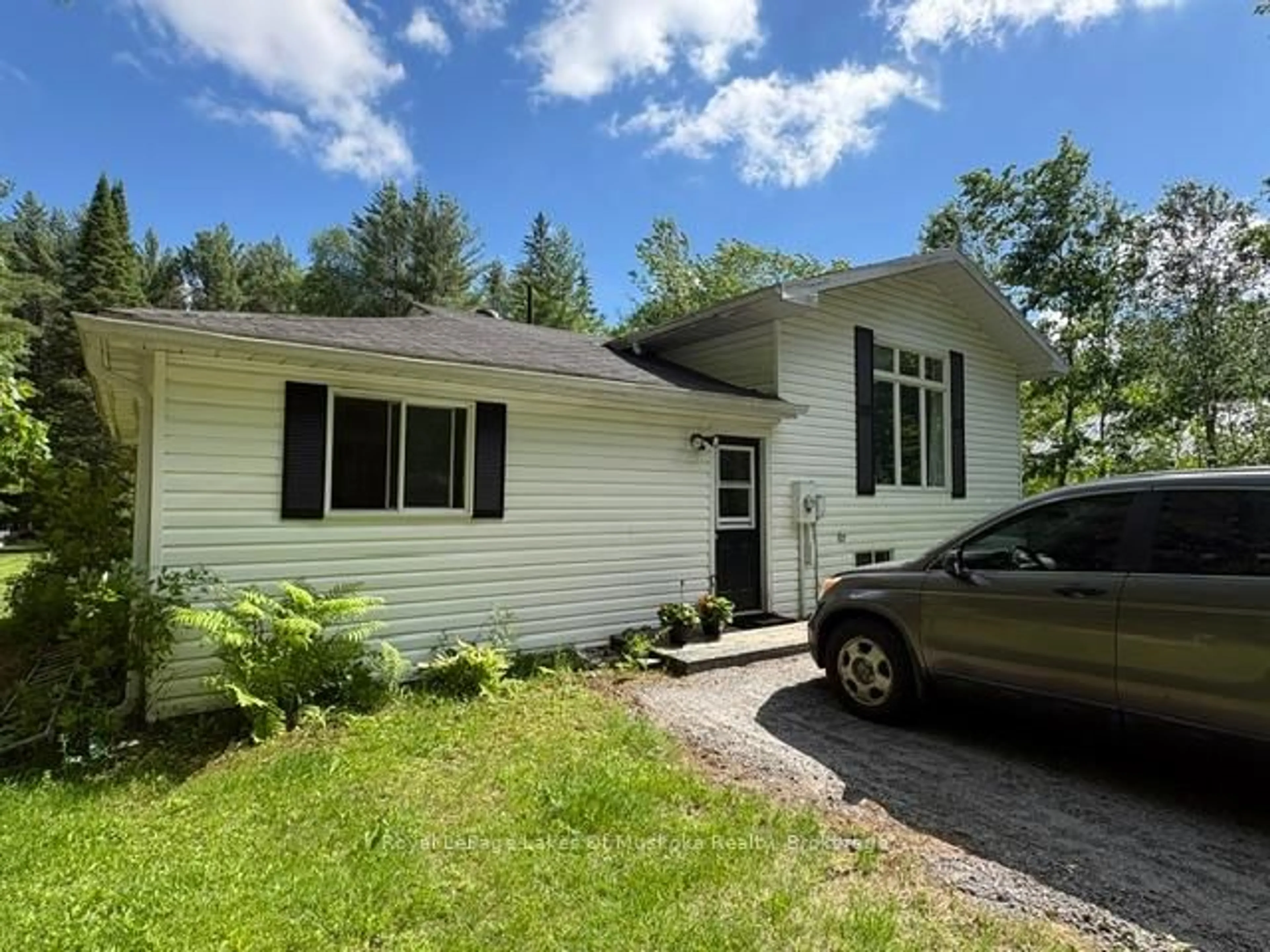 A pic from outside/outdoor area/front of a property/back of a property/a pic from drone, unknown for 95 Clearwater Lake Rd, Huntsville Ontario P0B 1L0