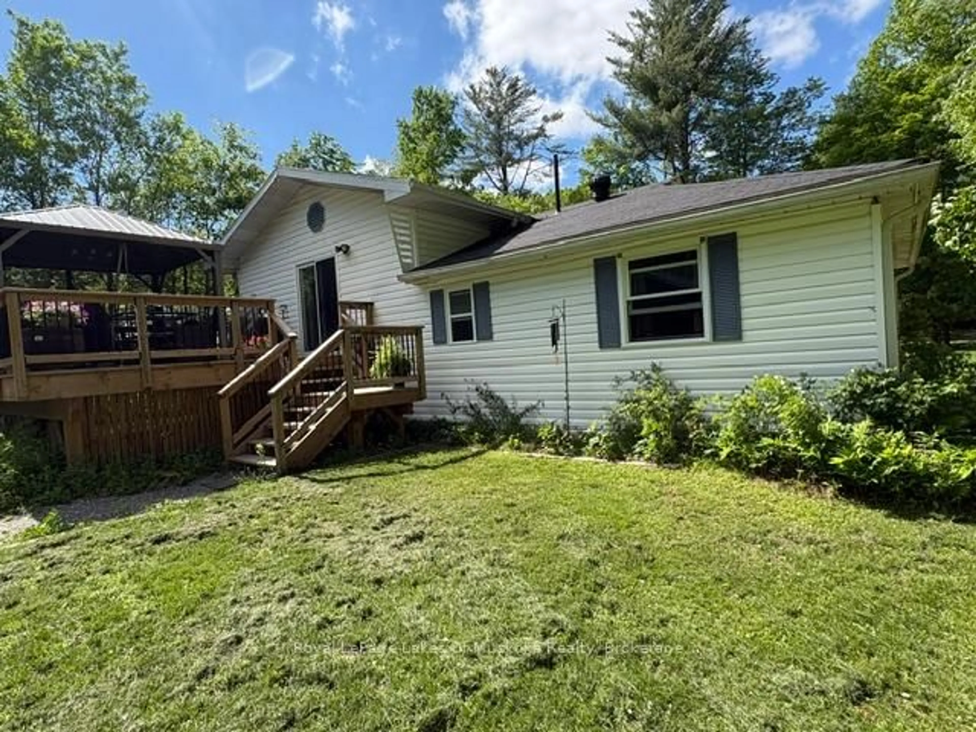 A pic from outside/outdoor area/front of a property/back of a property/a pic from drone, unknown for 95 Clearwater Lake Rd, Huntsville Ontario P0B 1L0