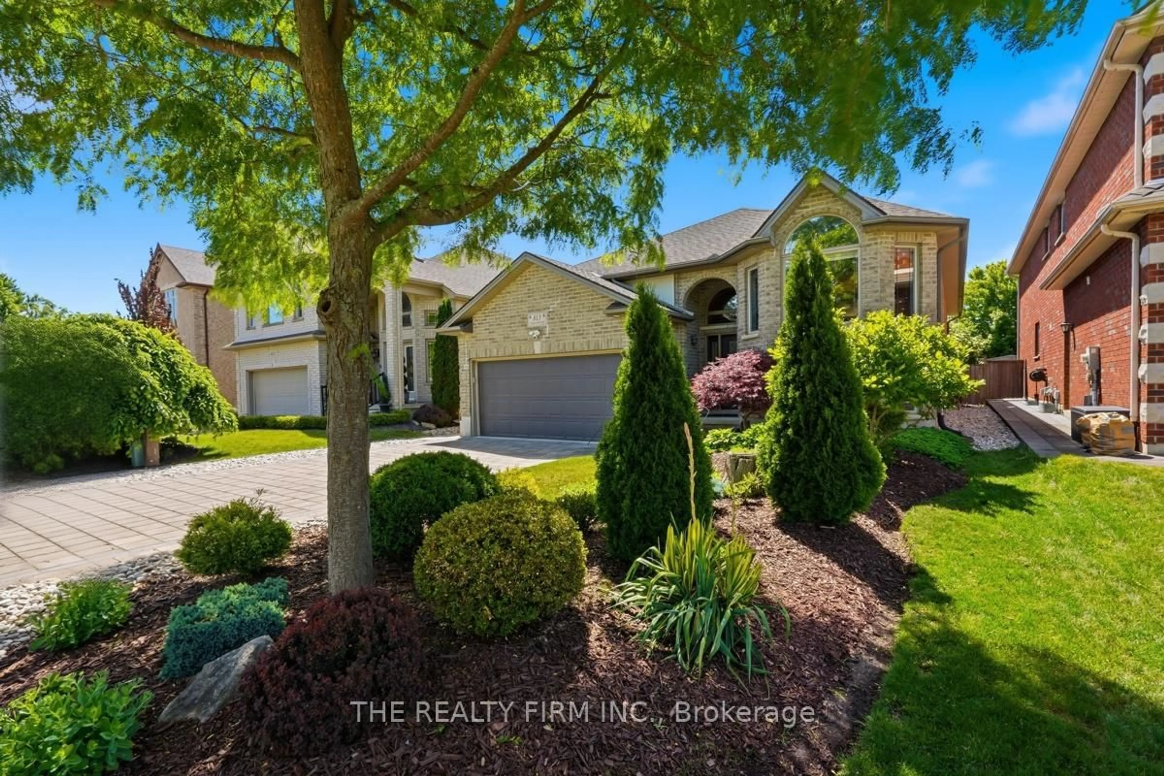 A pic from outside/outdoor area/front of a property/back of a property/a pic from drone, street for 813 Leacock Way, London North Ontario N6G 5N5