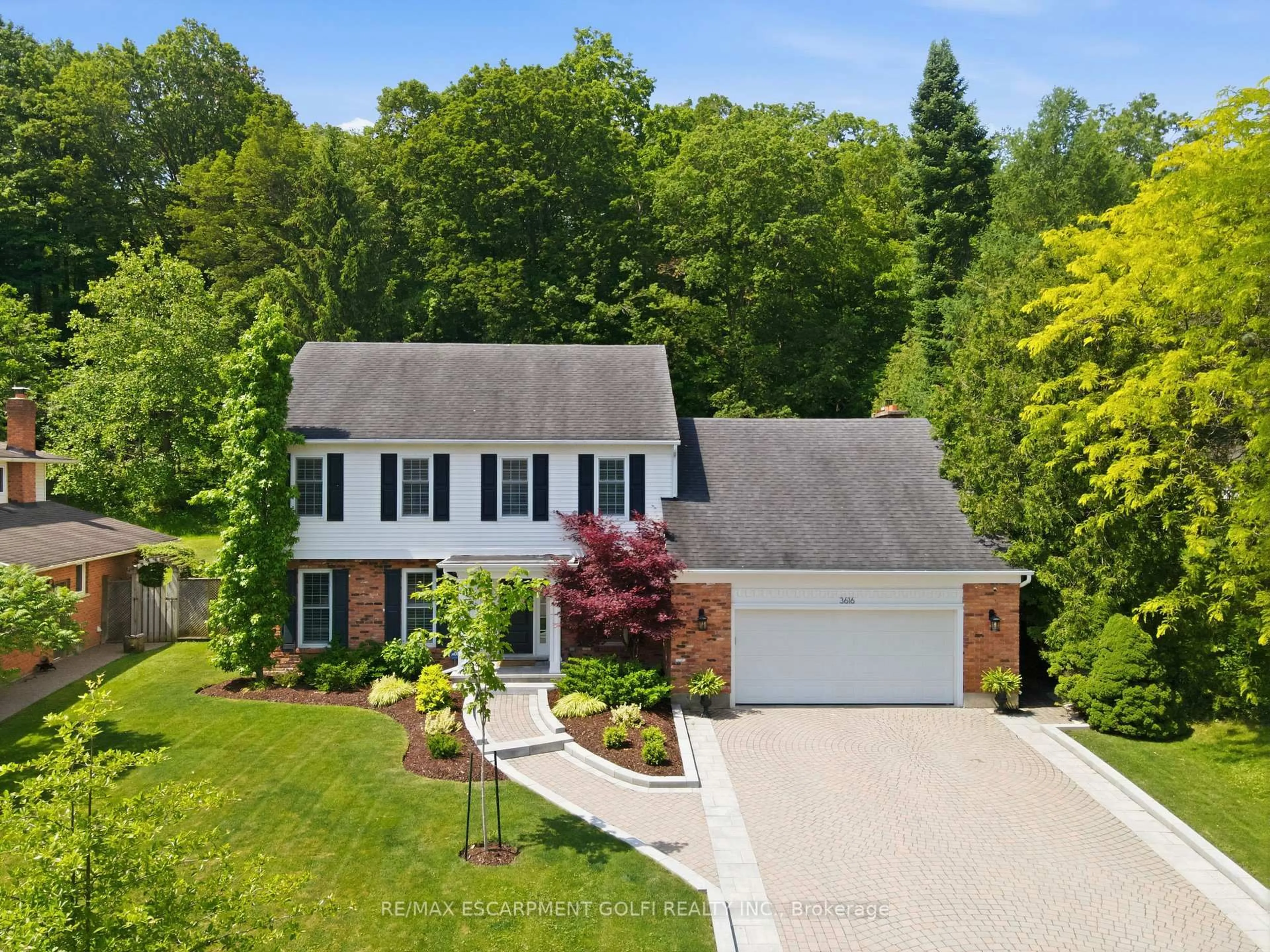 A pic from outside/outdoor area/front of a property/back of a property/a pic from drone, street for 3616 GLEN ELGIN Dr, Lincoln Ontario L0R 1S0