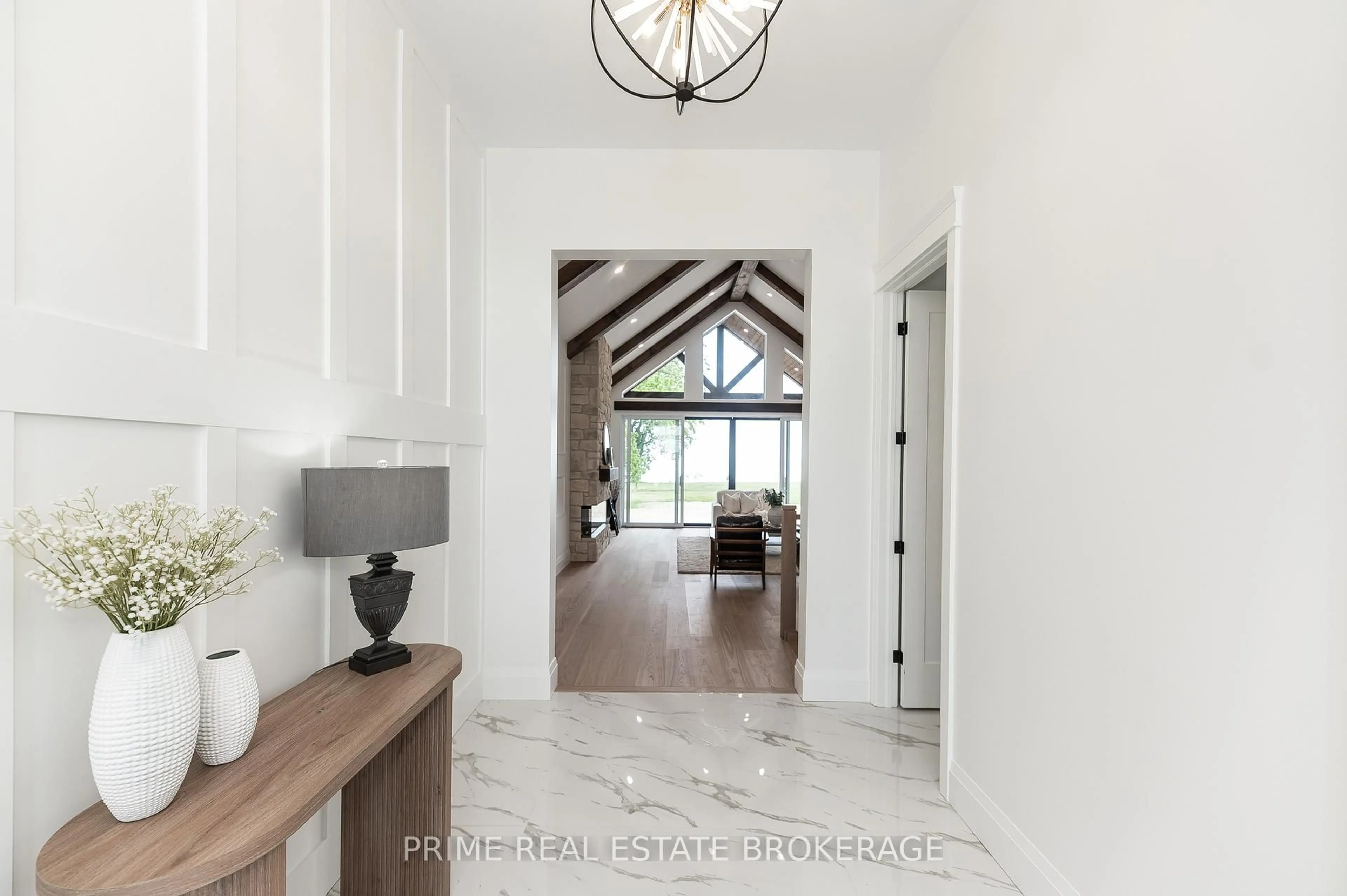 Indoor entryway for 25 Black Walnut Dr, Norfolk Ontario N0E 1P0