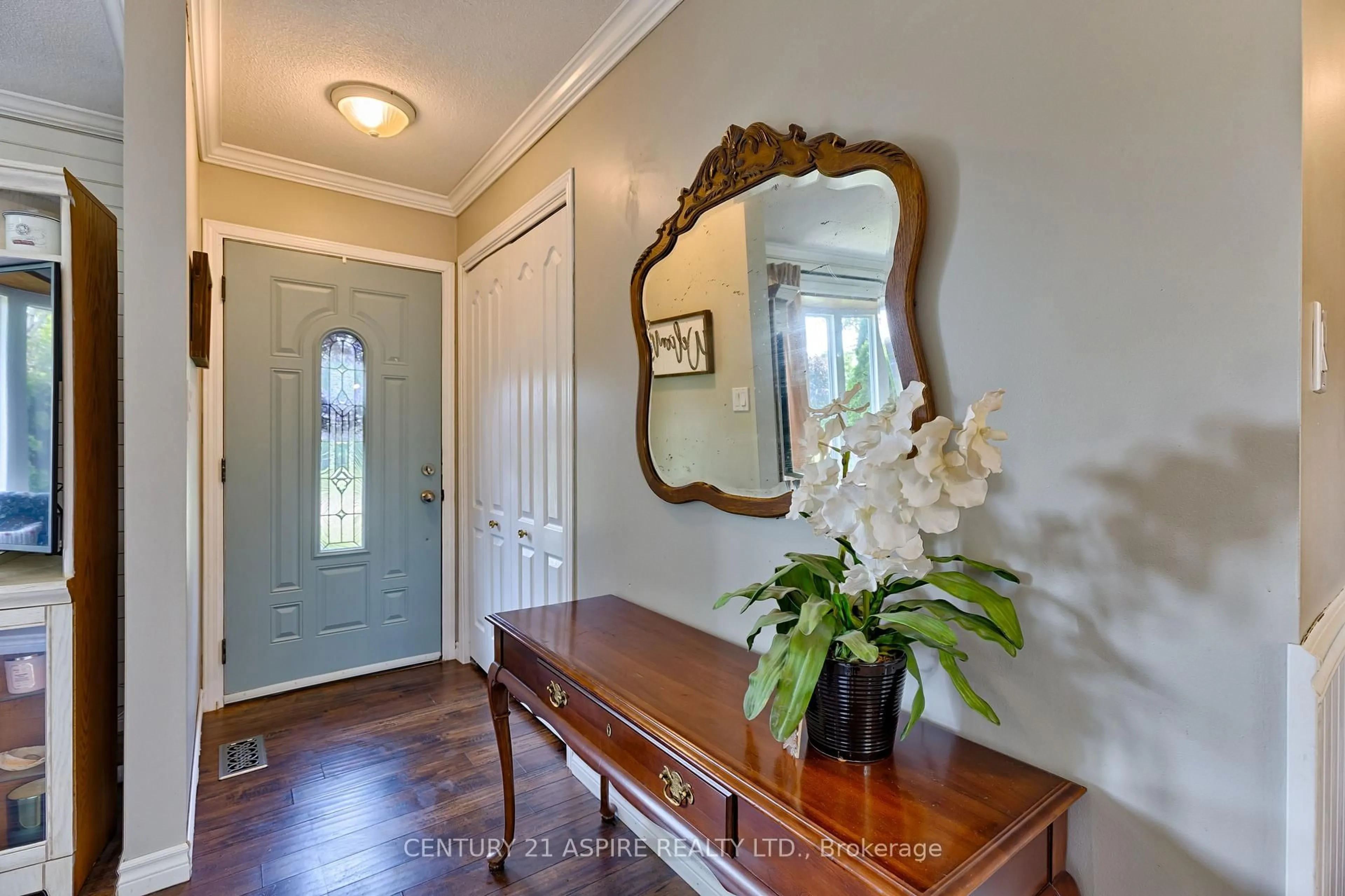 Indoor entryway for 22 Harris Cres, Beachburg Ontario K0J 1C0