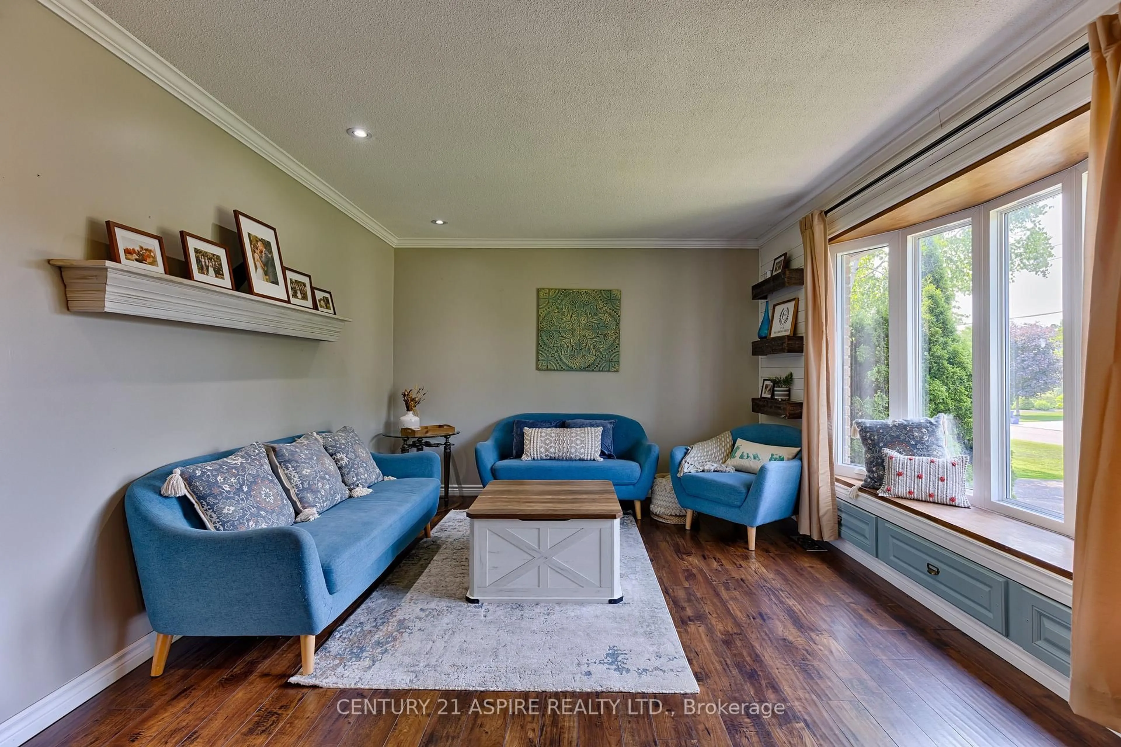 Living room with furniture, wood/laminate floor for 22 Harris Cres, Beachburg Ontario K0J 1C0