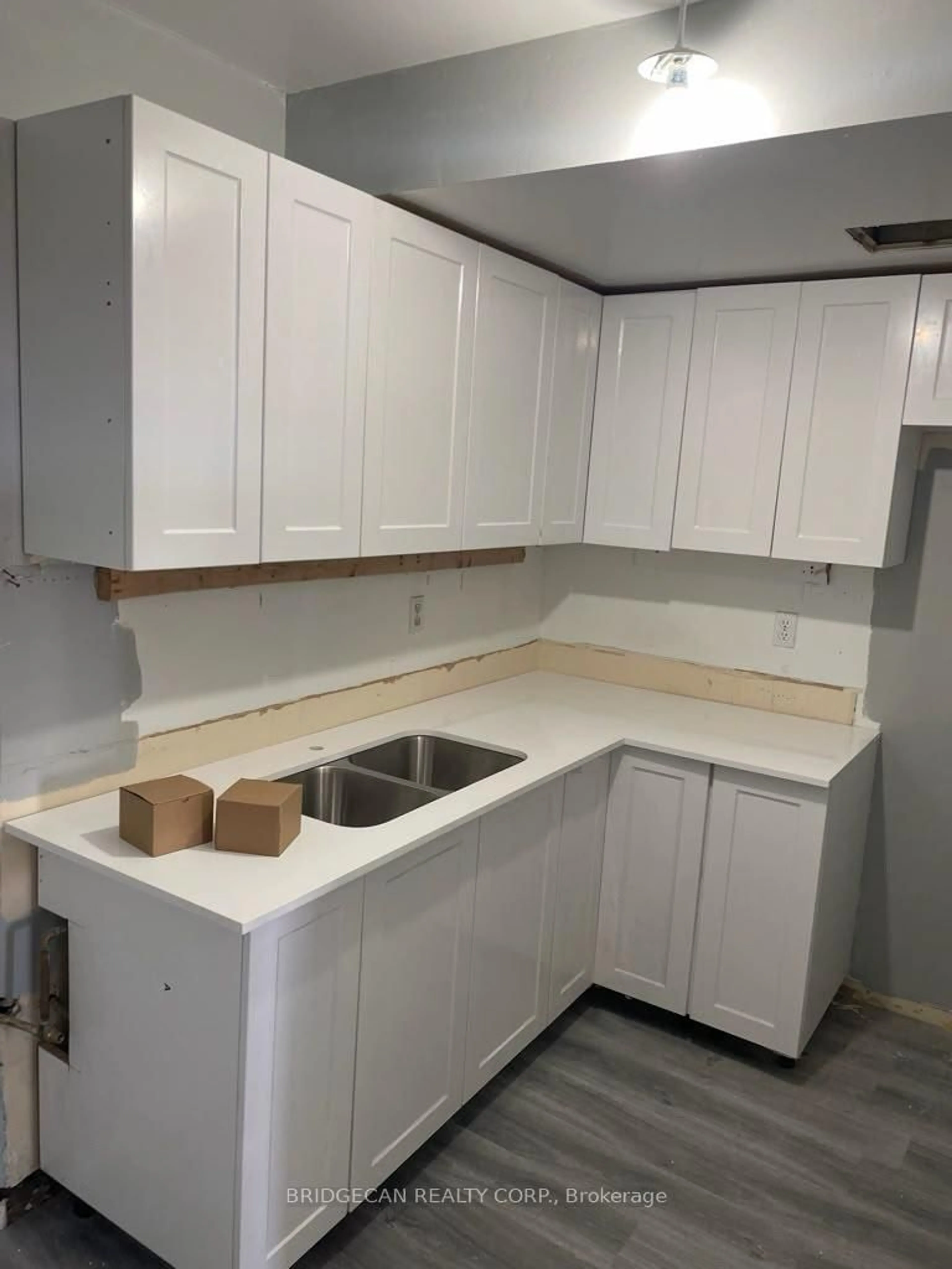 Standard kitchen, unknown for 150 Charlton Ave #708, Hamilton Ontario L8N 3X3