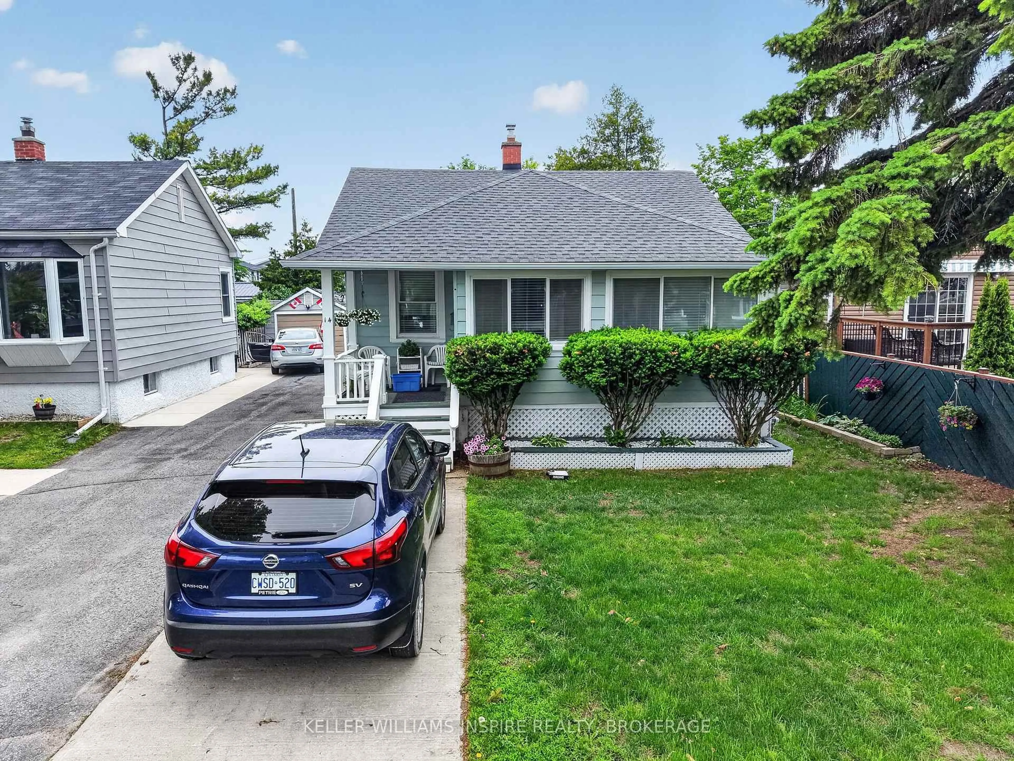 A pic from outside/outdoor area/front of a property/back of a property/a pic from drone, street for 14 Fifth Ave, Kingston Ontario K7K 2K9
