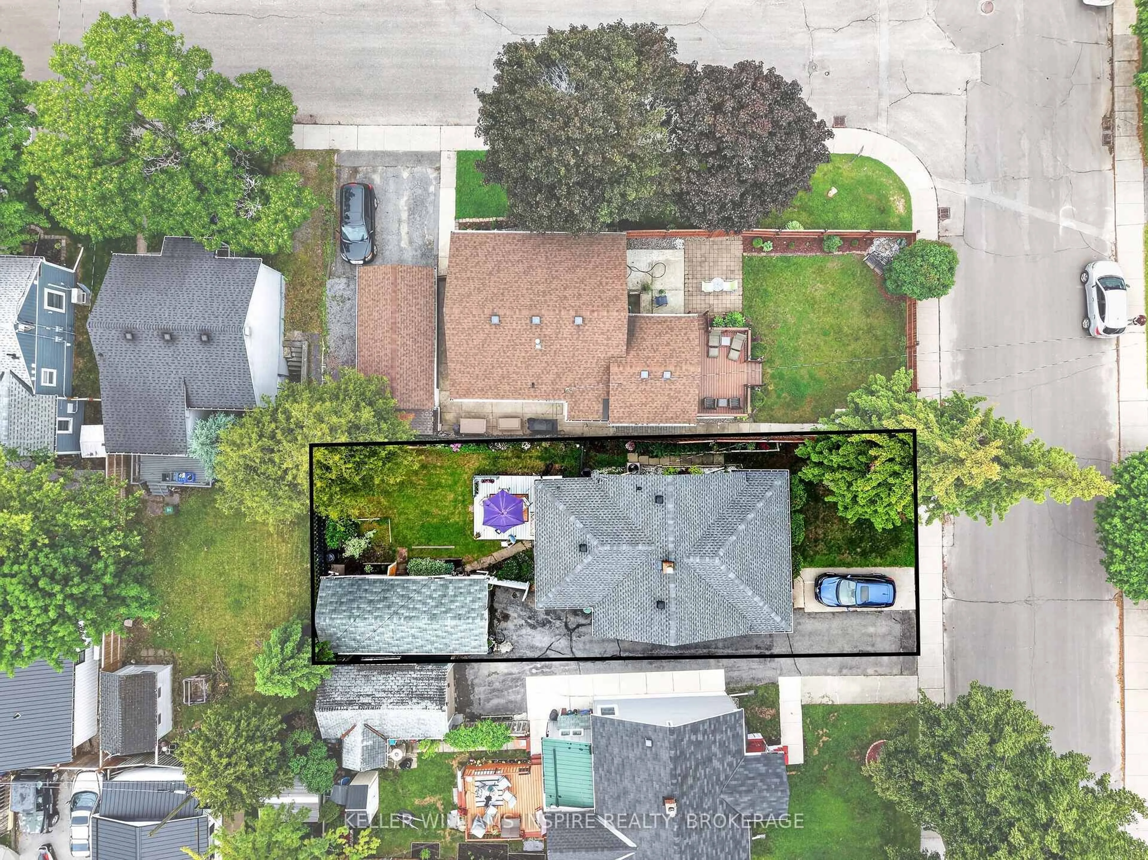 A pic from outside/outdoor area/front of a property/back of a property/a pic from drone, street for 14 Fifth Ave, Kingston Ontario K7K 2K9