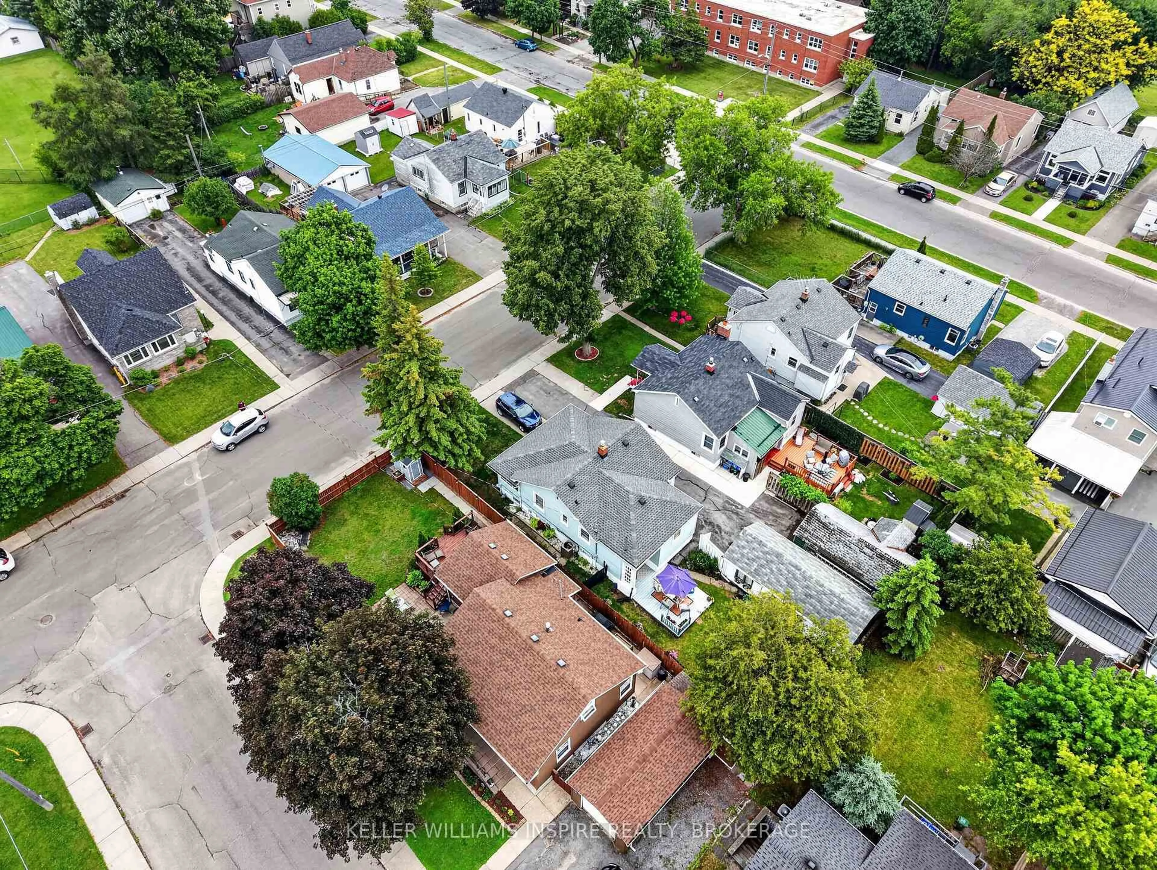 A pic from outside/outdoor area/front of a property/back of a property/a pic from drone, street for 14 Fifth Ave, Kingston Ontario K7K 2K9