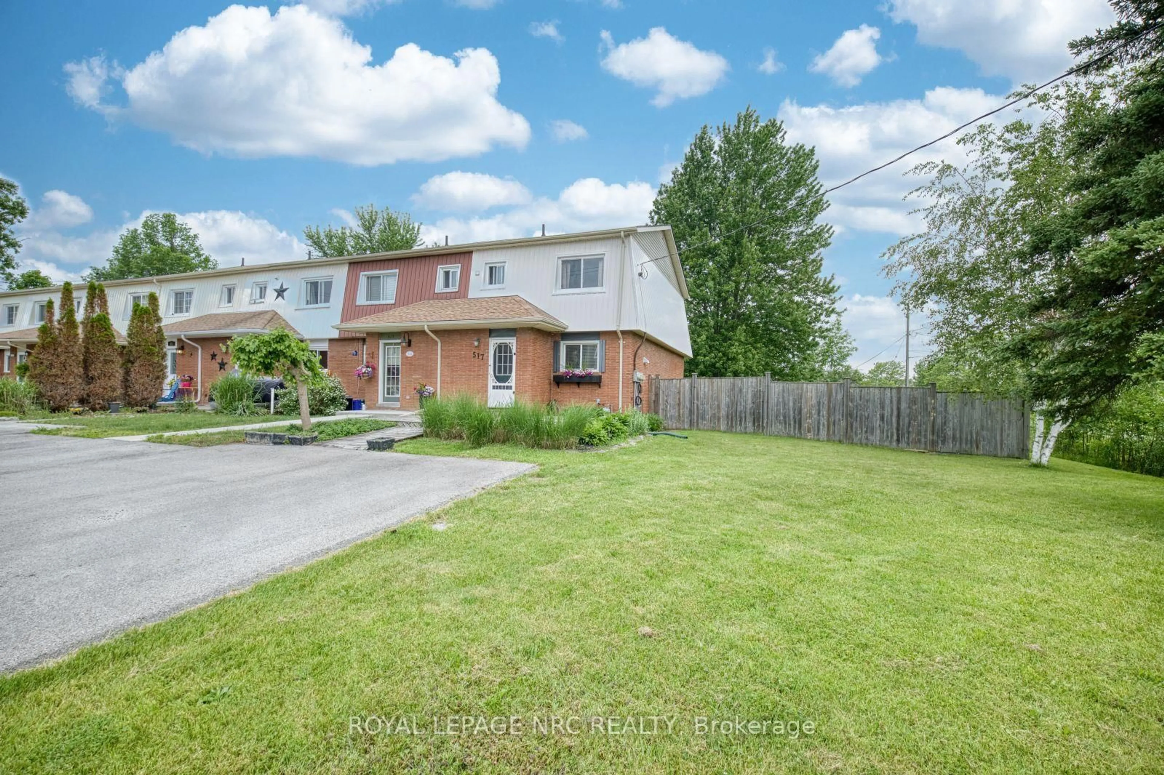A pic from outside/outdoor area/front of a property/back of a property/a pic from drone, street for 517 BELLEVIEW Blvd, Fort Erie Ontario L0S 1N0