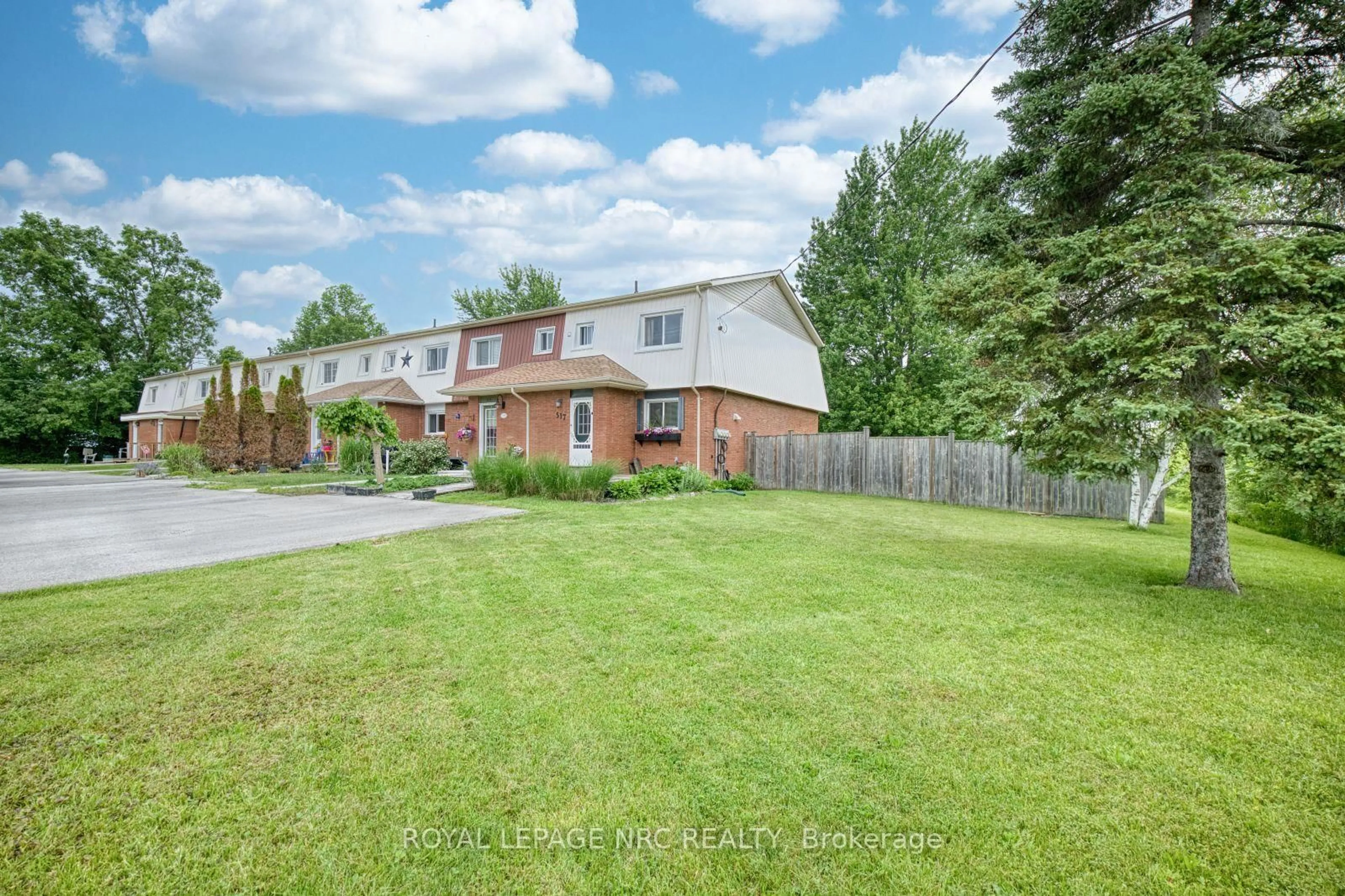 A pic from outside/outdoor area/front of a property/back of a property/a pic from drone, street for 517 BELLEVIEW Blvd, Fort Erie Ontario L0S 1N0
