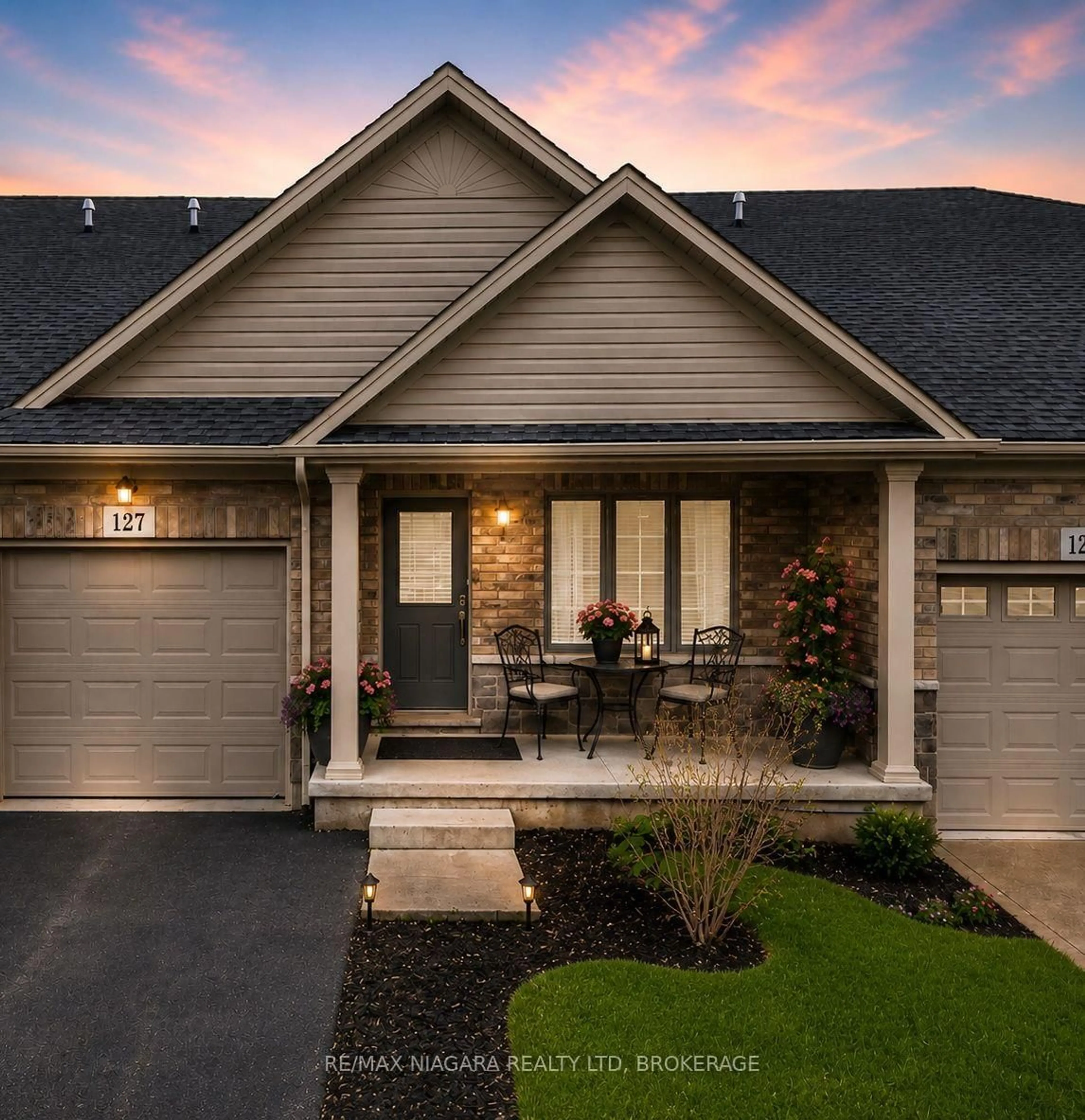 Home with vinyl exterior material, street for 127 ACACIA Rd, Pelham Ontario L0S 1E6