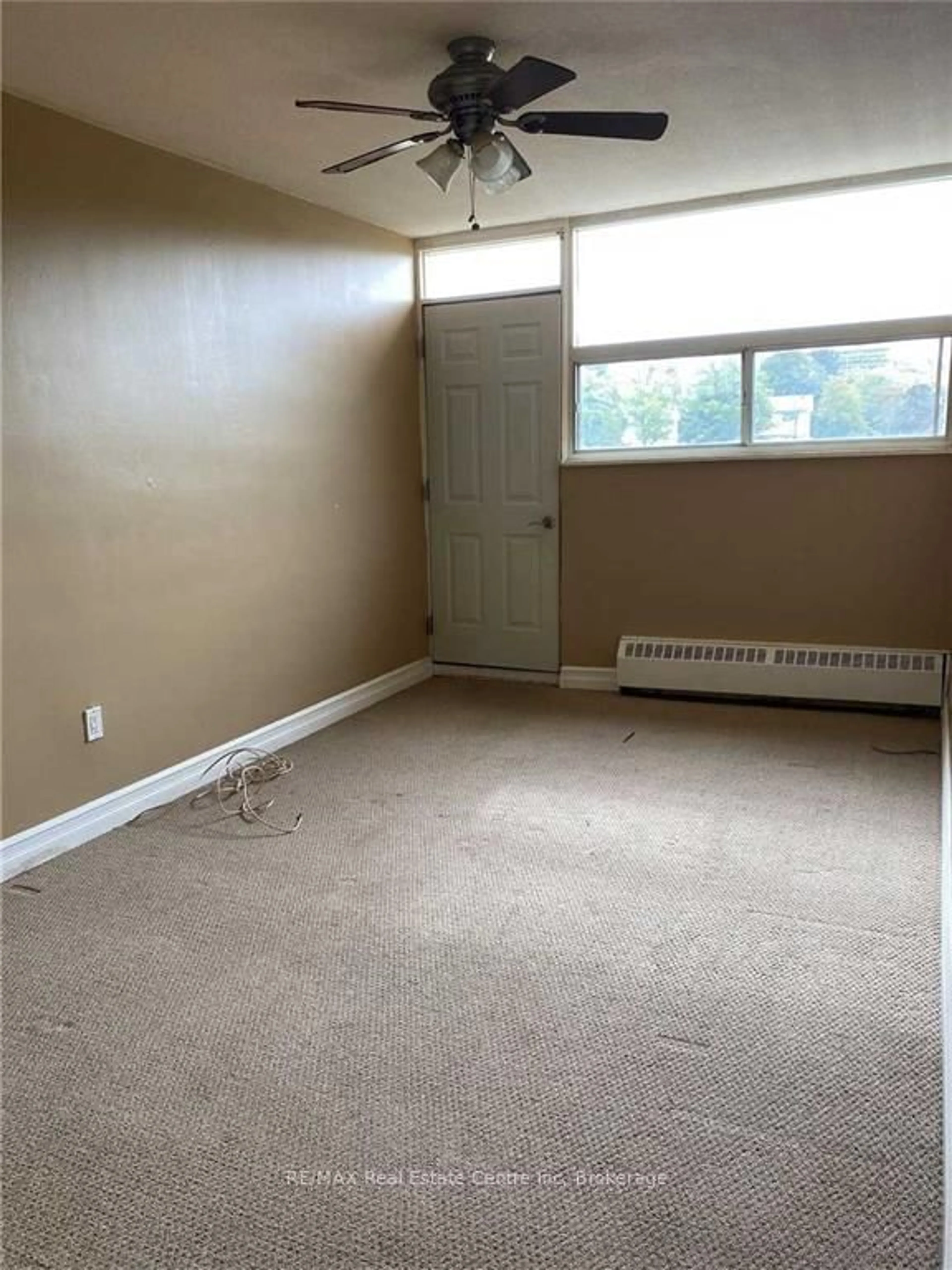 A pic of a room for 15 Albright Rd #17, Hamilton Ontario L8K 5J2