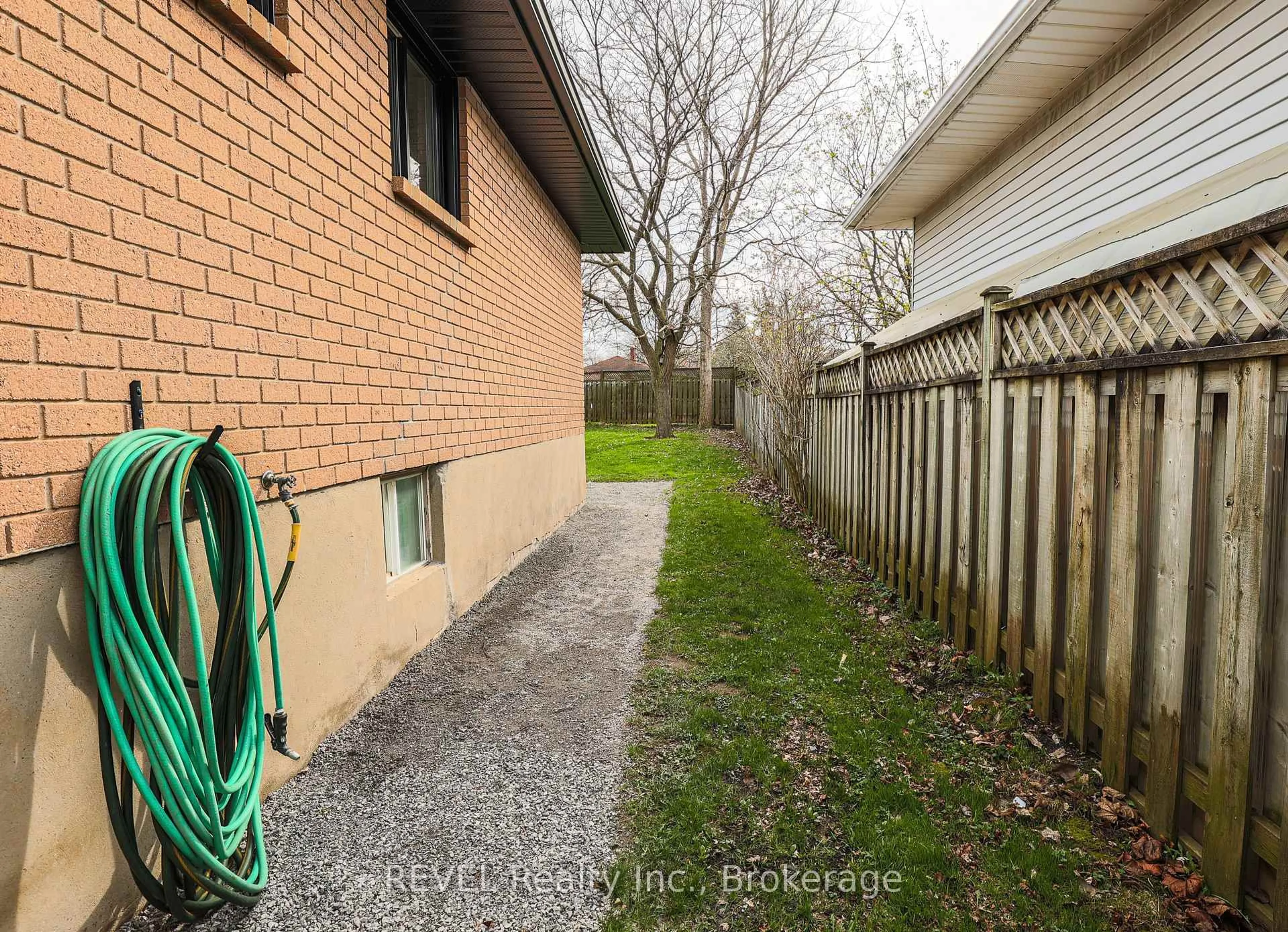 Patio, street for 12 Andrea Dr, St. Catharines Ontario L2S 3N7