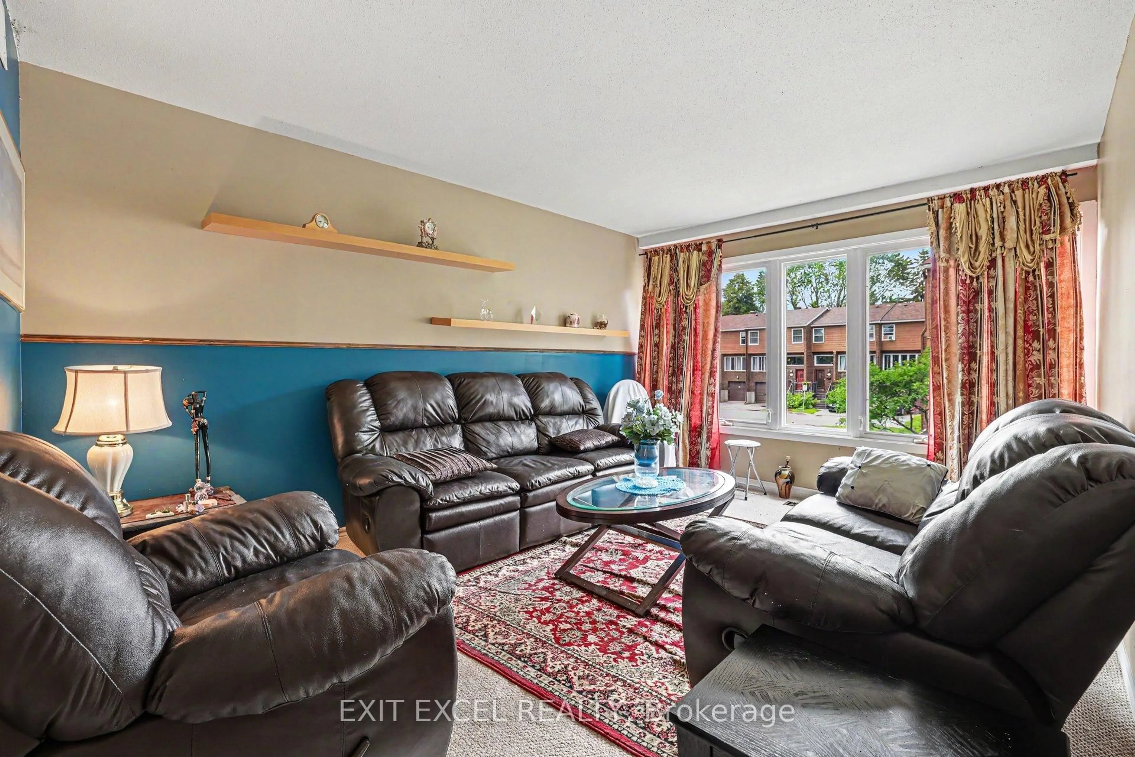 Living room with furniture, unknown for 2139 Eric Cres #47, Ottawa Ontario K1B 4P5