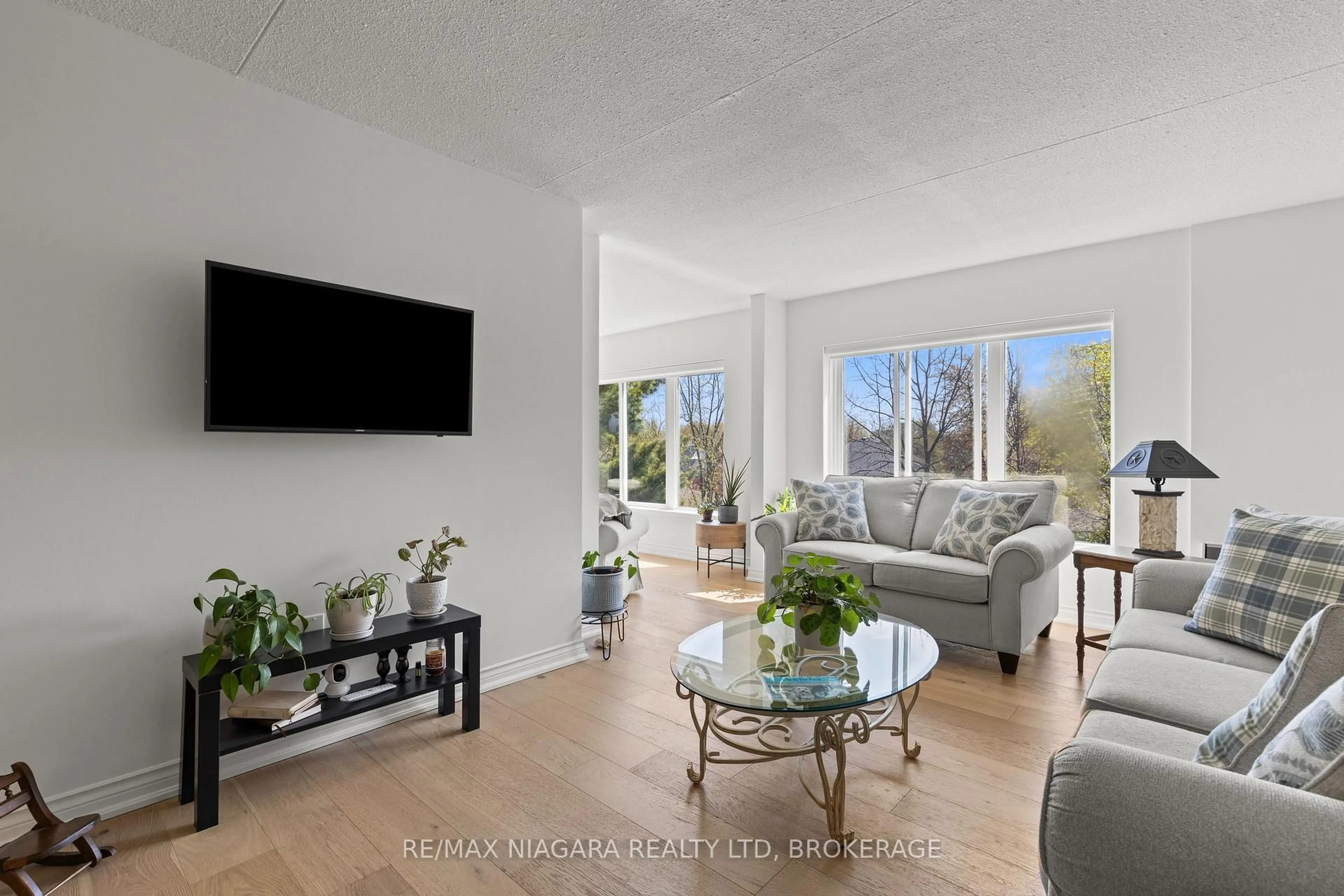 Living room with furniture, unknown for 61 Paffard St #403, Niagara-on-the-Lake Ontario L0S 1J0