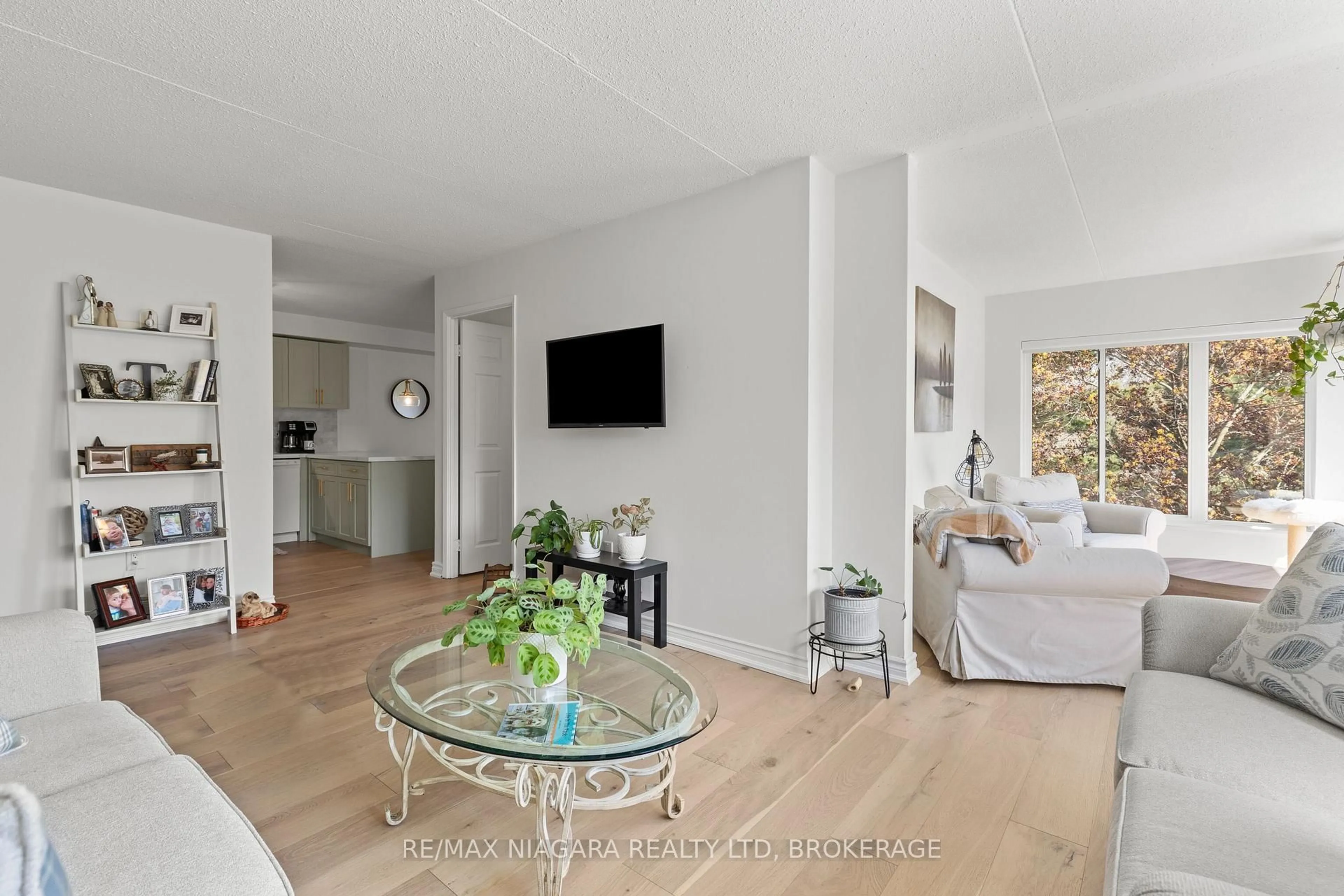 Living room with furniture, unknown for 61 Paffard St #403, Niagara-on-the-Lake Ontario L0S 1J0