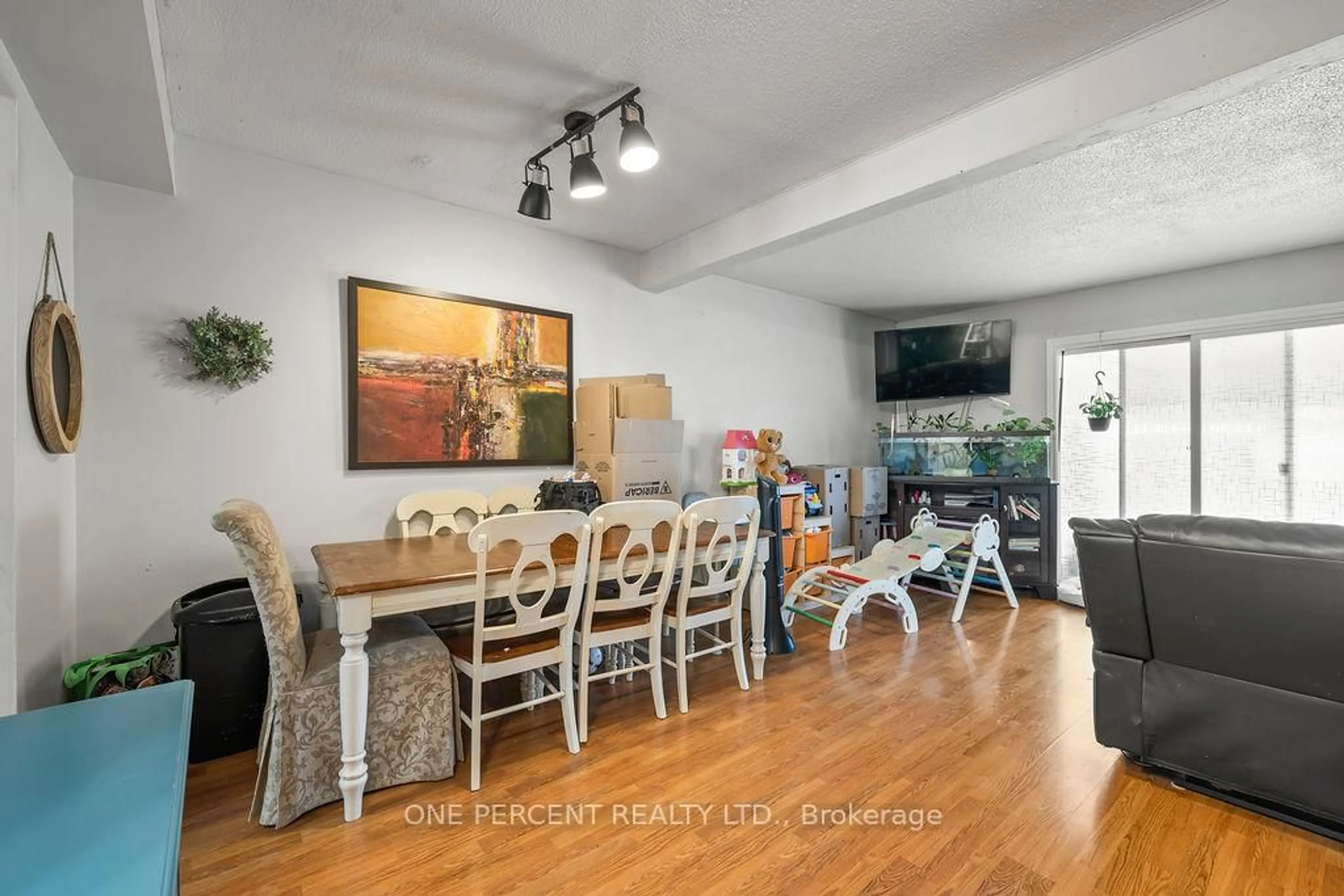 Dining room, wood/laminate floor for 125 LIVINGSTON Ave #34, Grimsby Ontario L3M 4S5