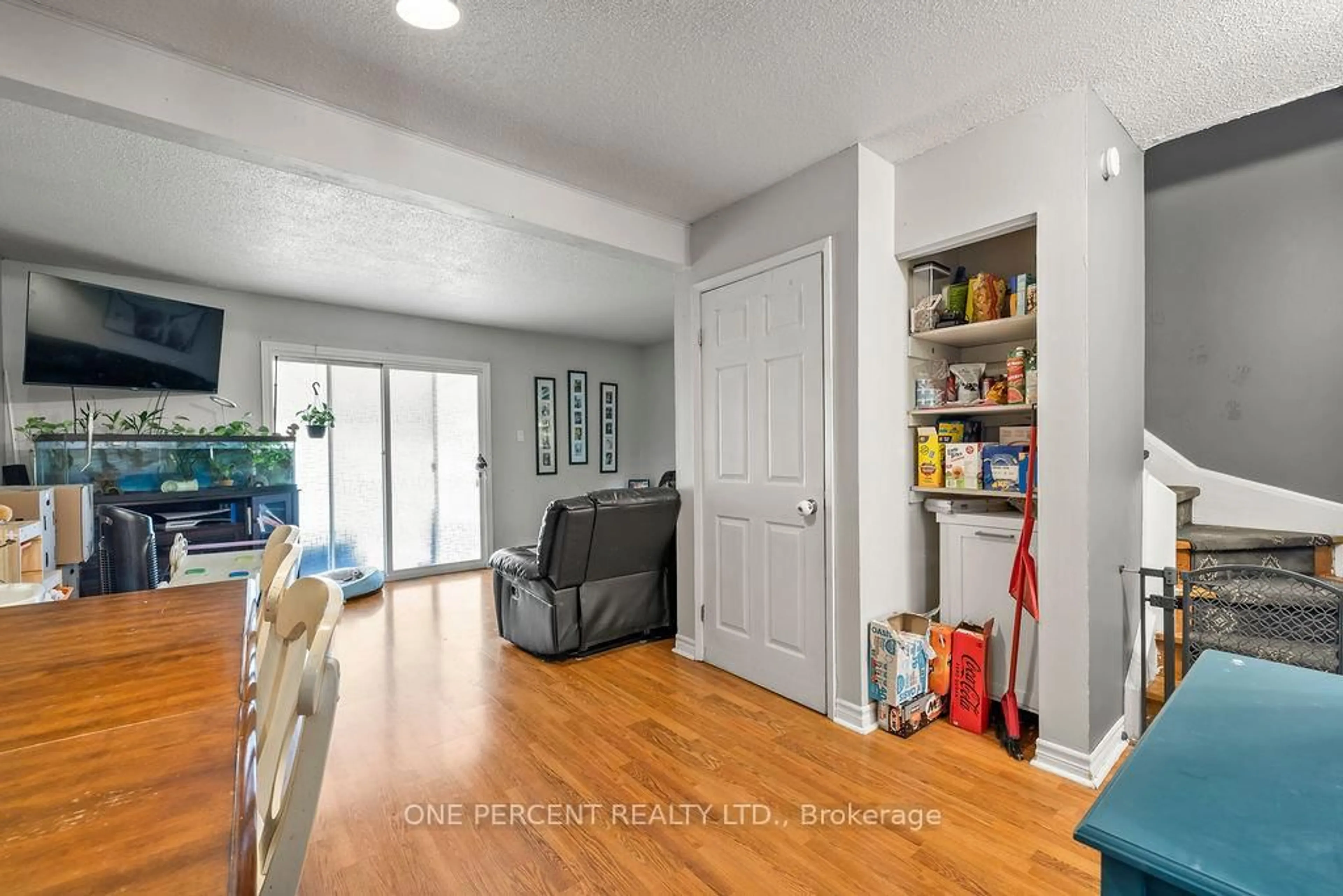 Indoor entryway for 125 LIVINGSTON Ave #34, Grimsby Ontario L3M 4S5