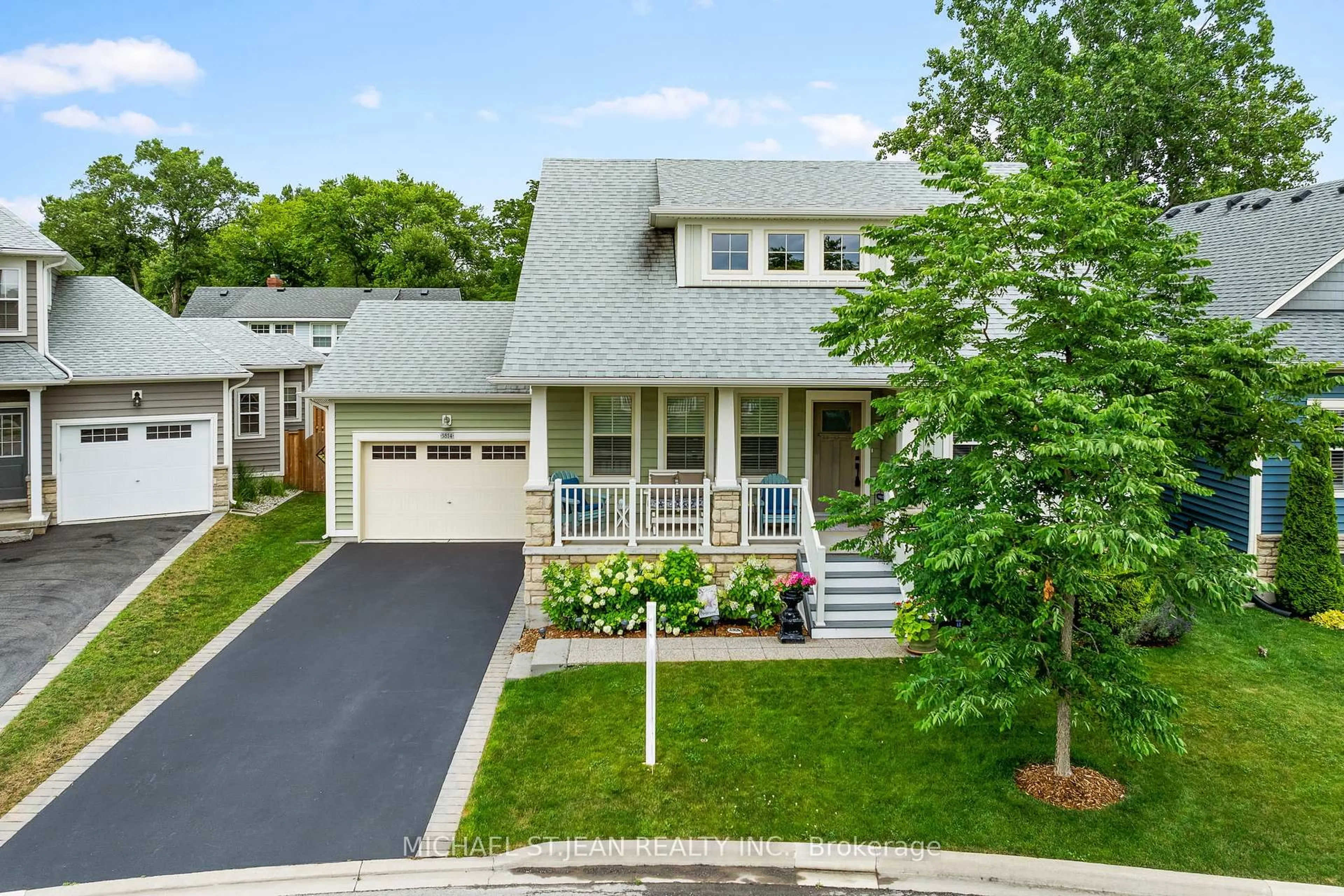 Home with vinyl exterior material, street for 3814 Ryan Ave, Fort Erie Ontario L0S 1B0