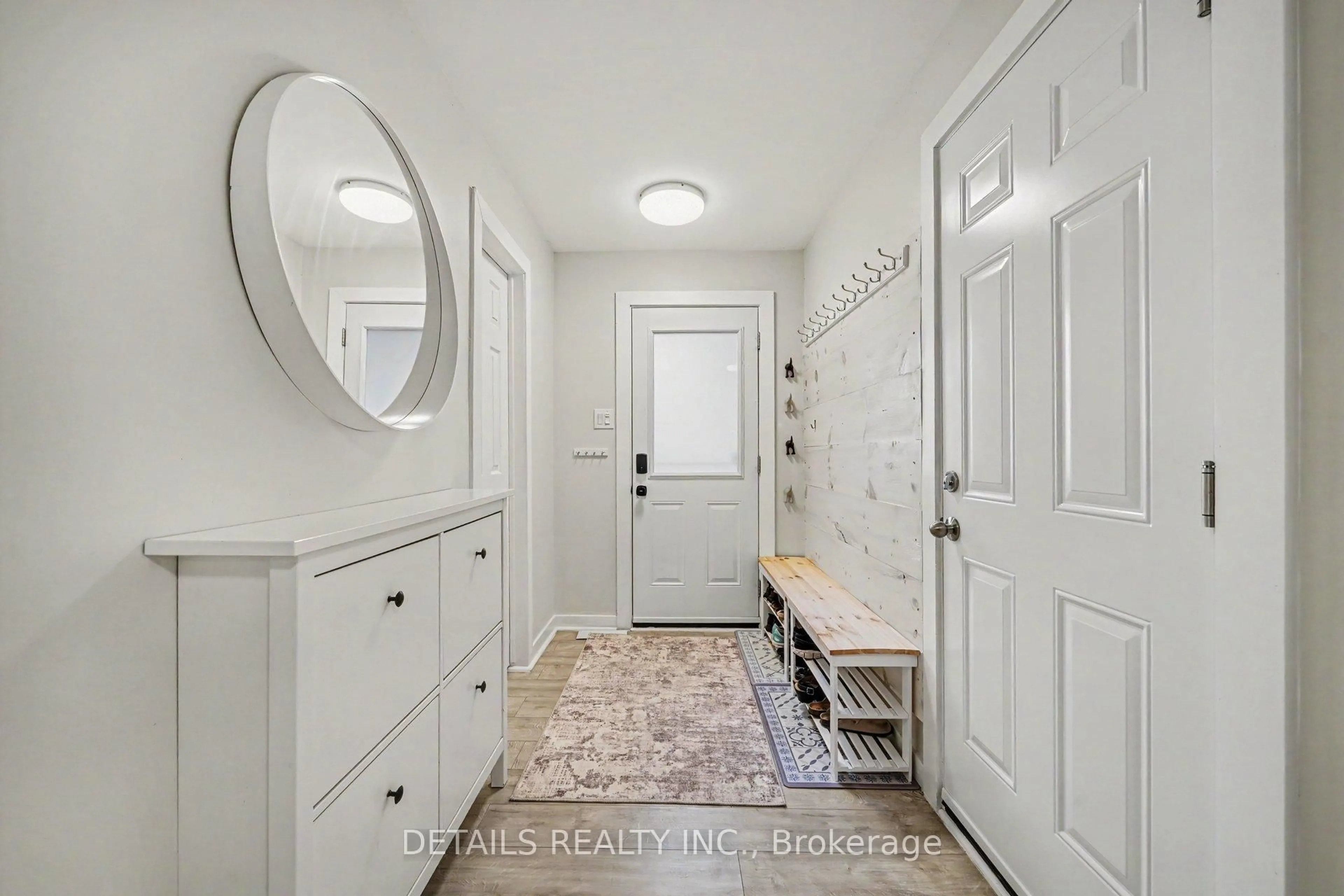 Indoor entryway for 13 Willowview Way, Ottawa Ontario K2J 2P7