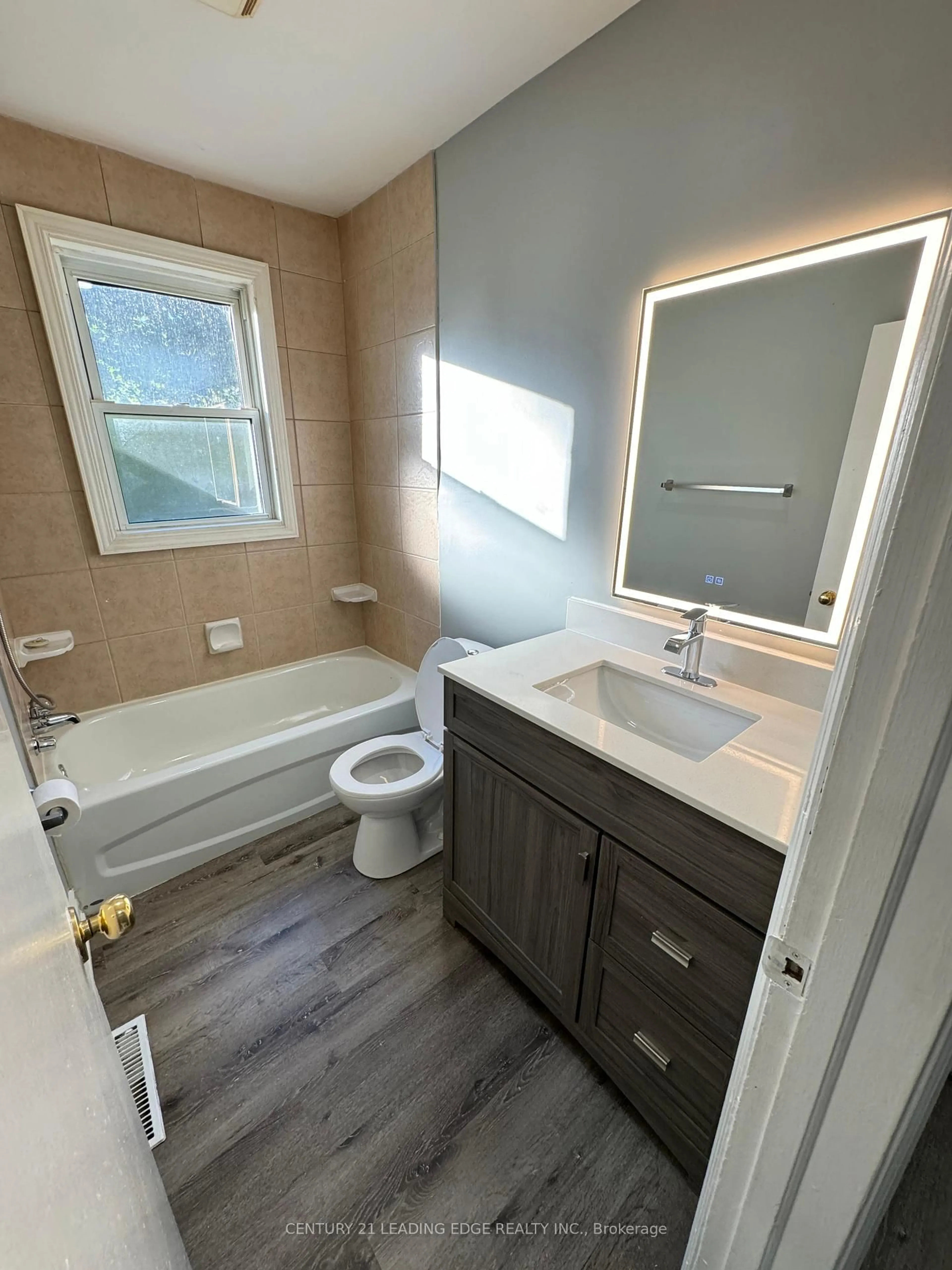 Contemporary bathroom, ceramic/tile floor for 83 Park Ave, St. Catharines Ontario L2P 1R8