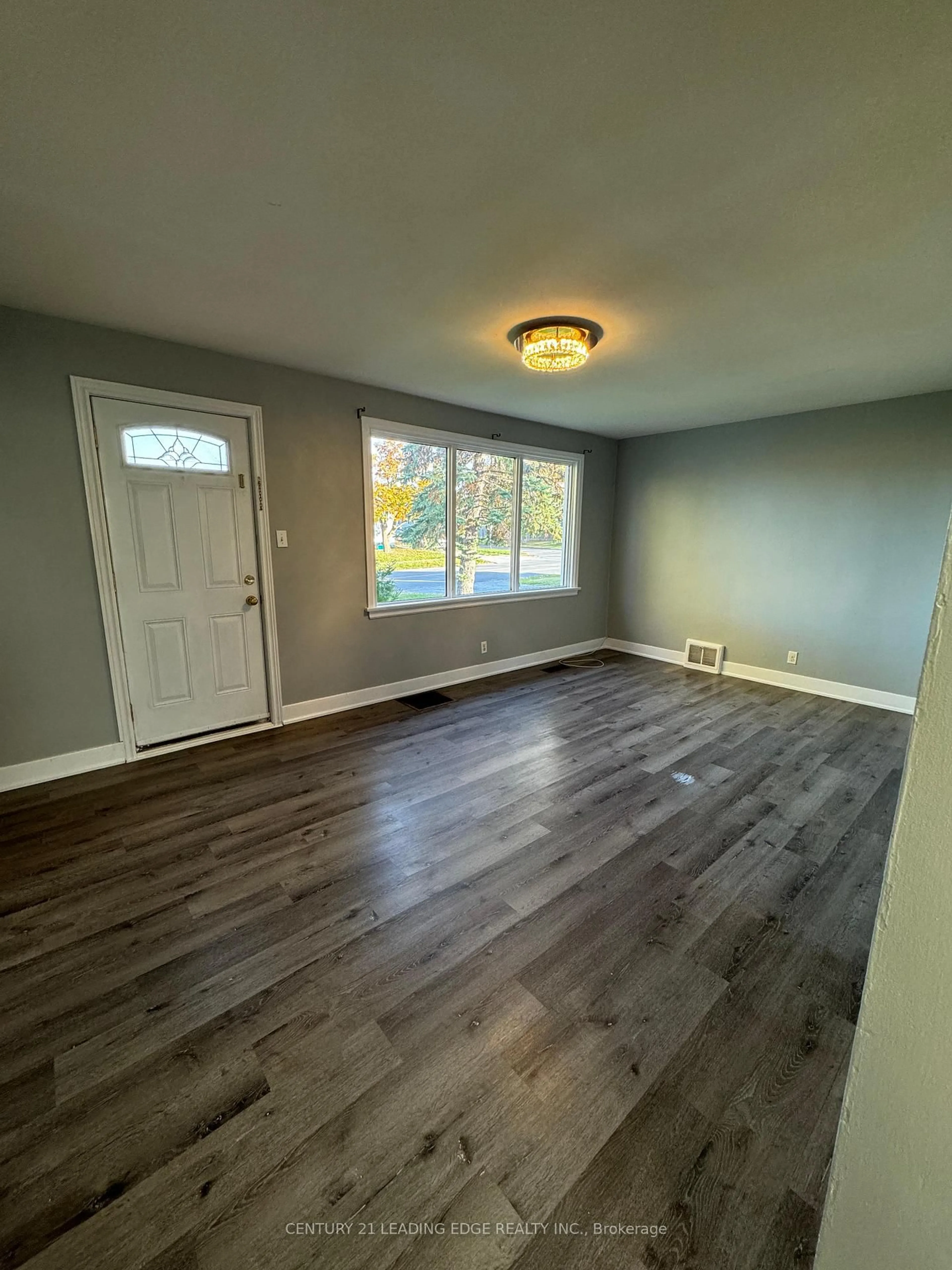 A pic of a room for 83 Park Ave, St. Catharines Ontario L2P 1R8