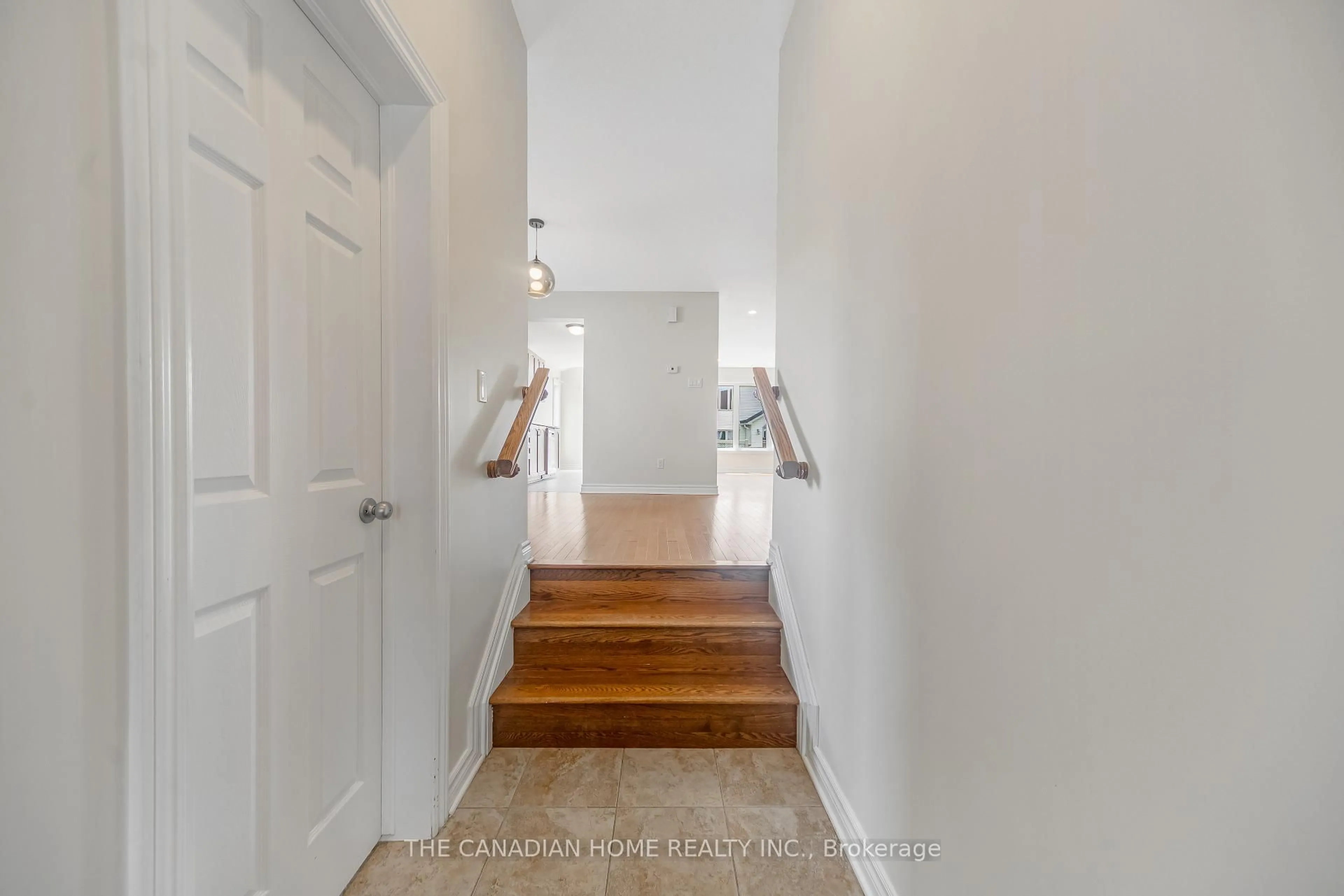 Indoor entryway for 223 Garrity Cres, Ottawa Ontario K2J 3T7