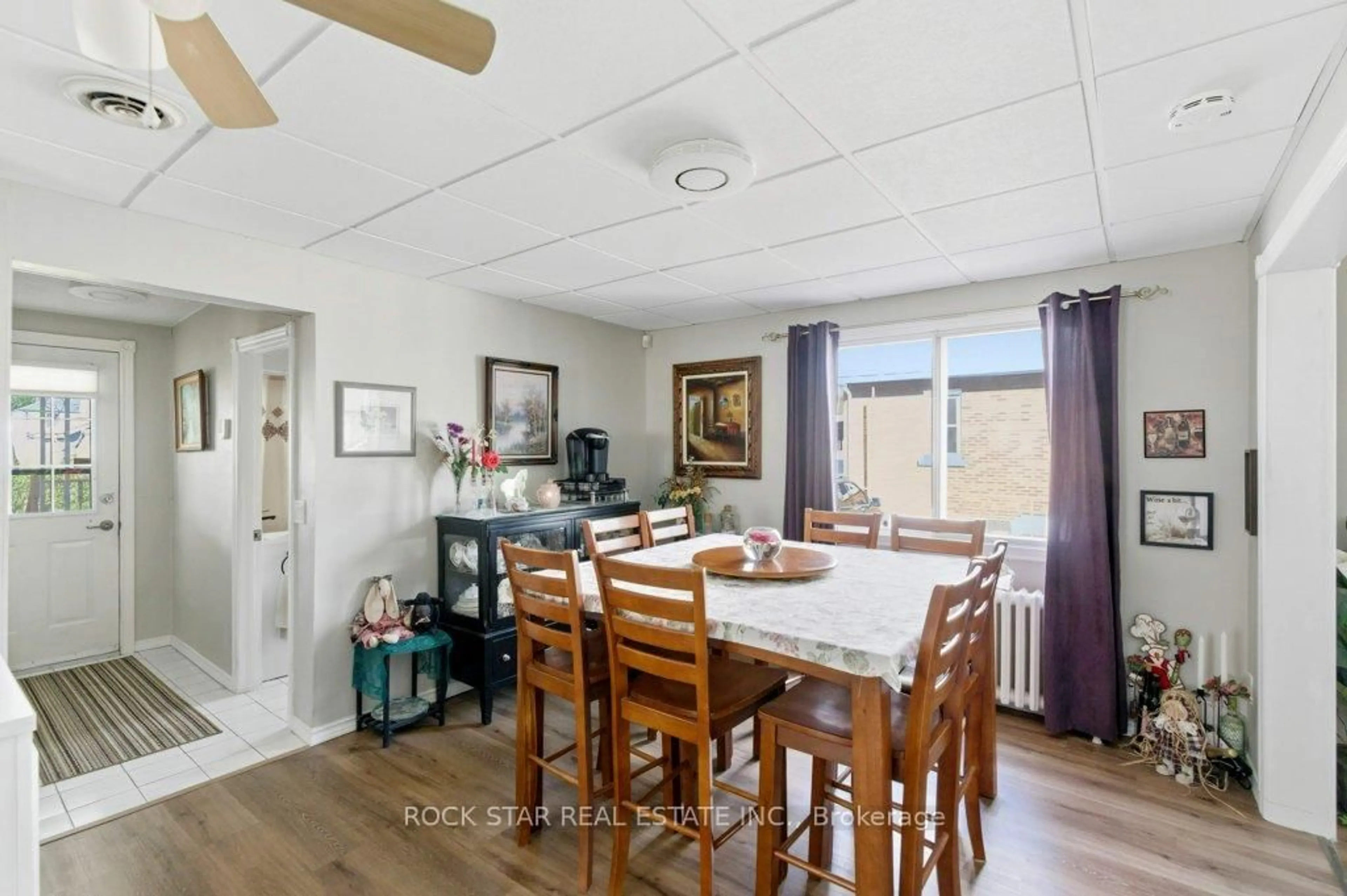 Dining room, wood/laminate floor for 111 McAlpine Ave, Welland Ontario L3B 1T7