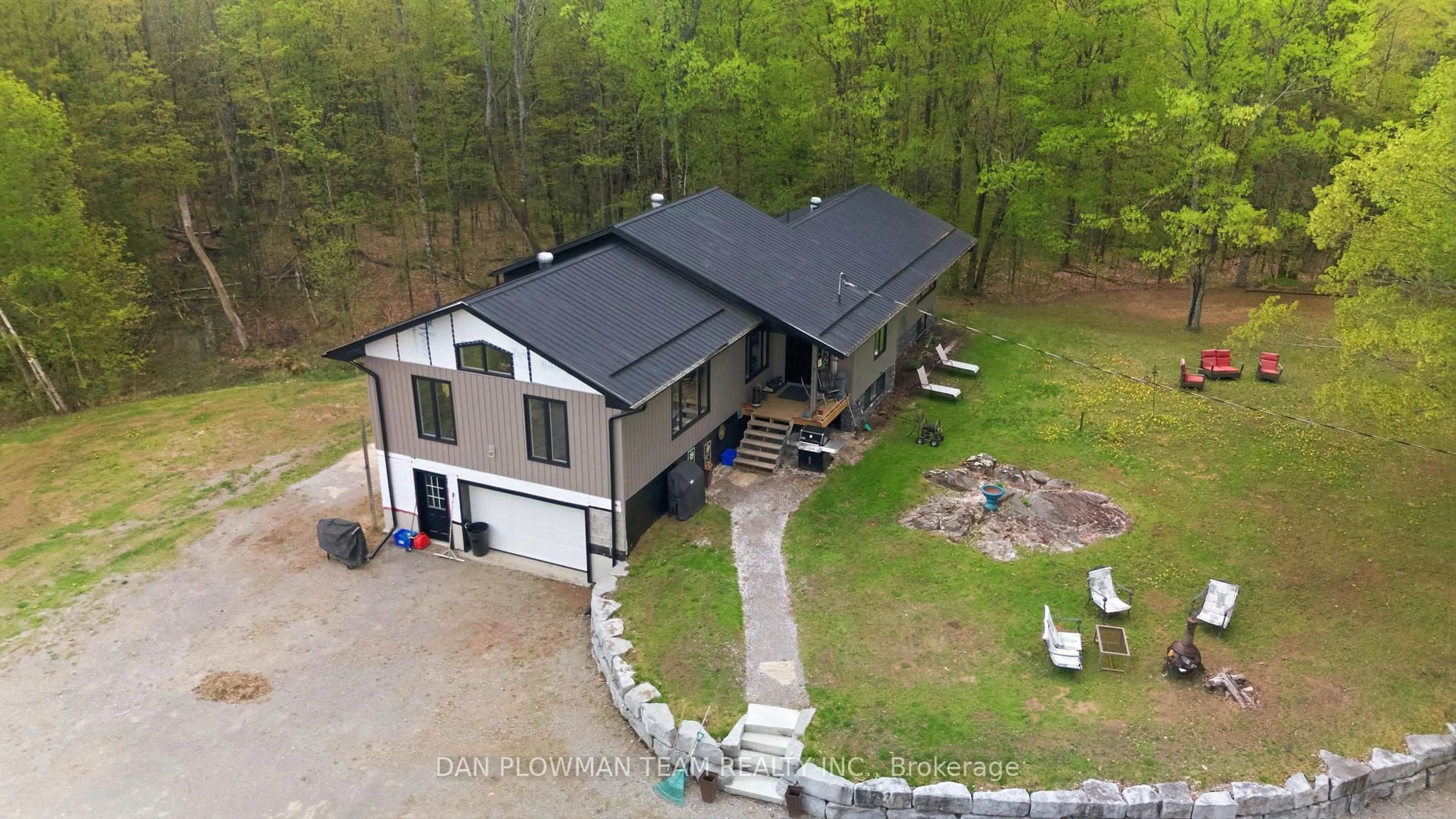 A pic from outside/outdoor area/front of a property/back of a property/a pic from drone, building for 377 Balmer Rd, North Kawartha Ontario K0L 1A0
