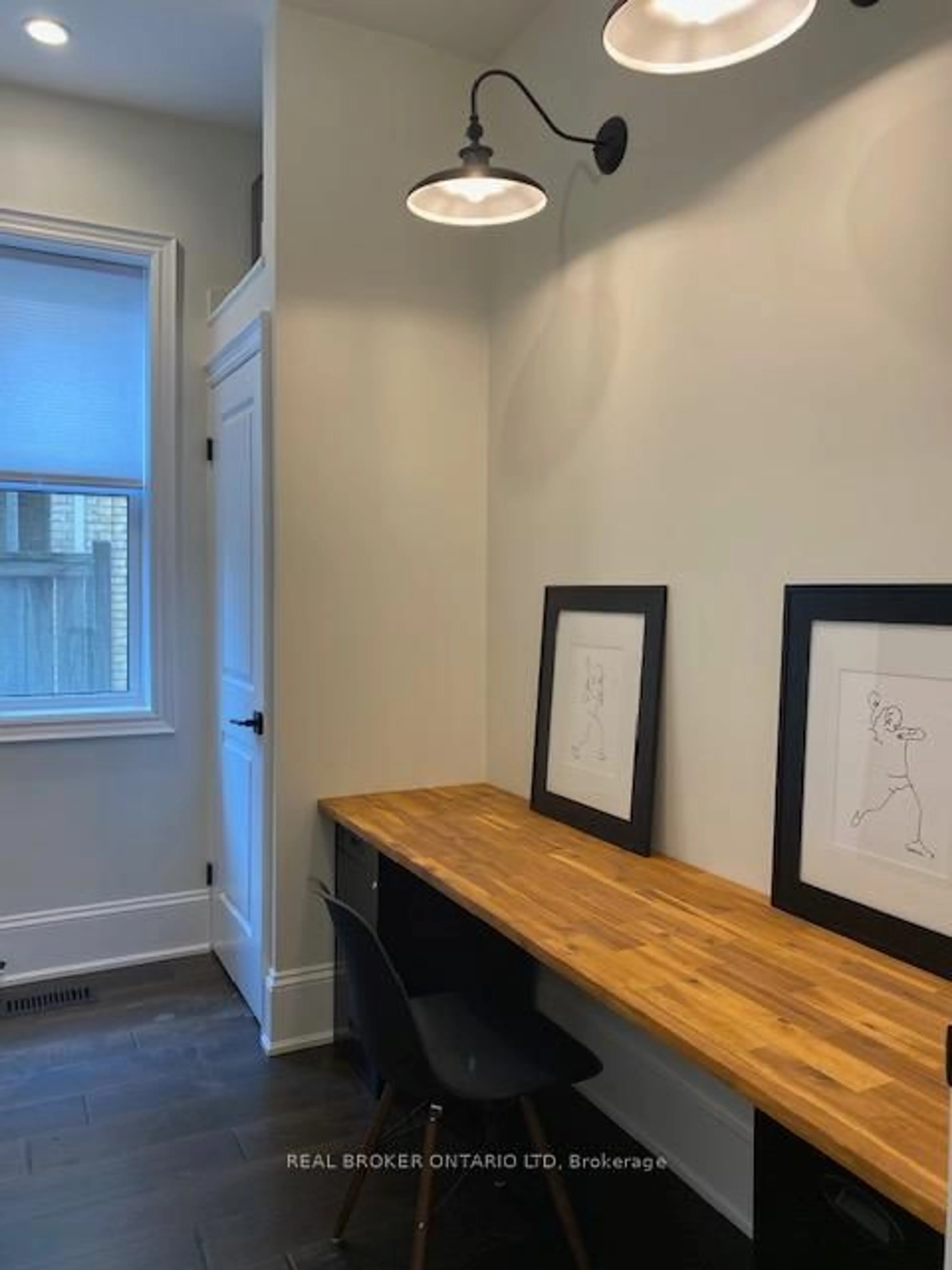 A pic of a room for 463 King St, London East Ontario N6B 1S8